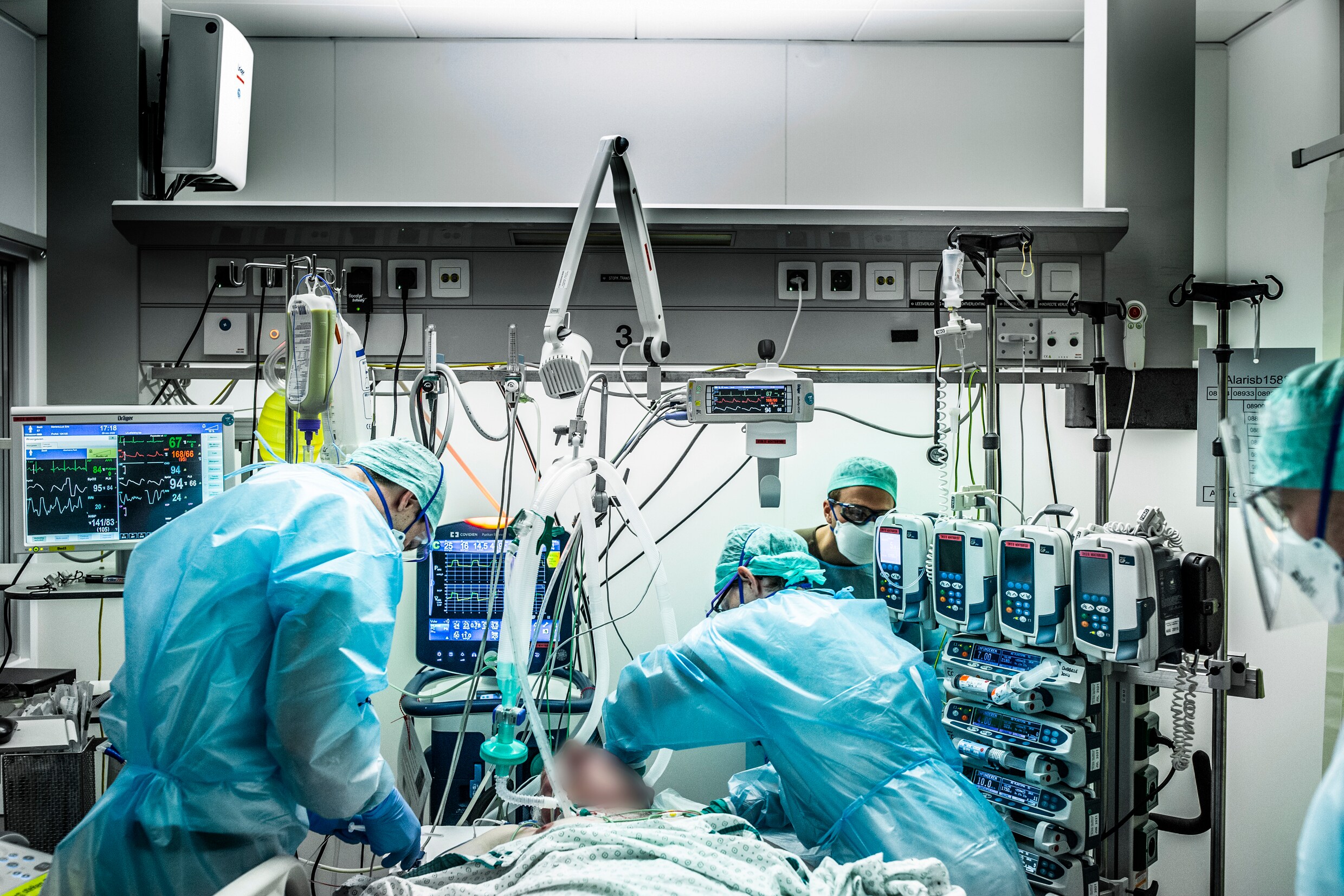 Aantal covid-patiënten in ziekenhuizen stijgt met een kwart