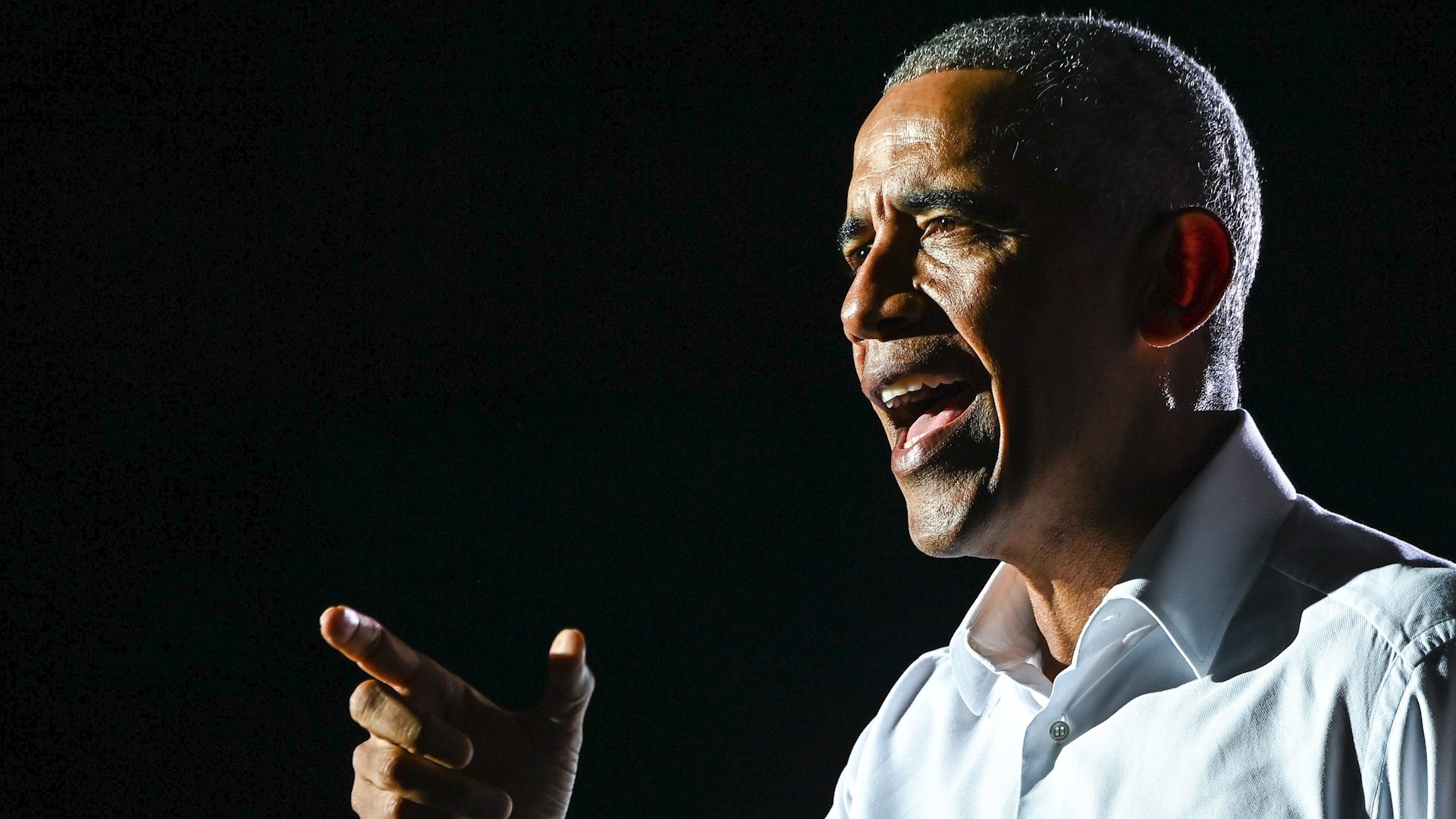 De memoires van Obama: ‘Het was of alleen al mijn aanwezigheid in het Witte Huis een diep verankerde paniek had veroorzaakt’
