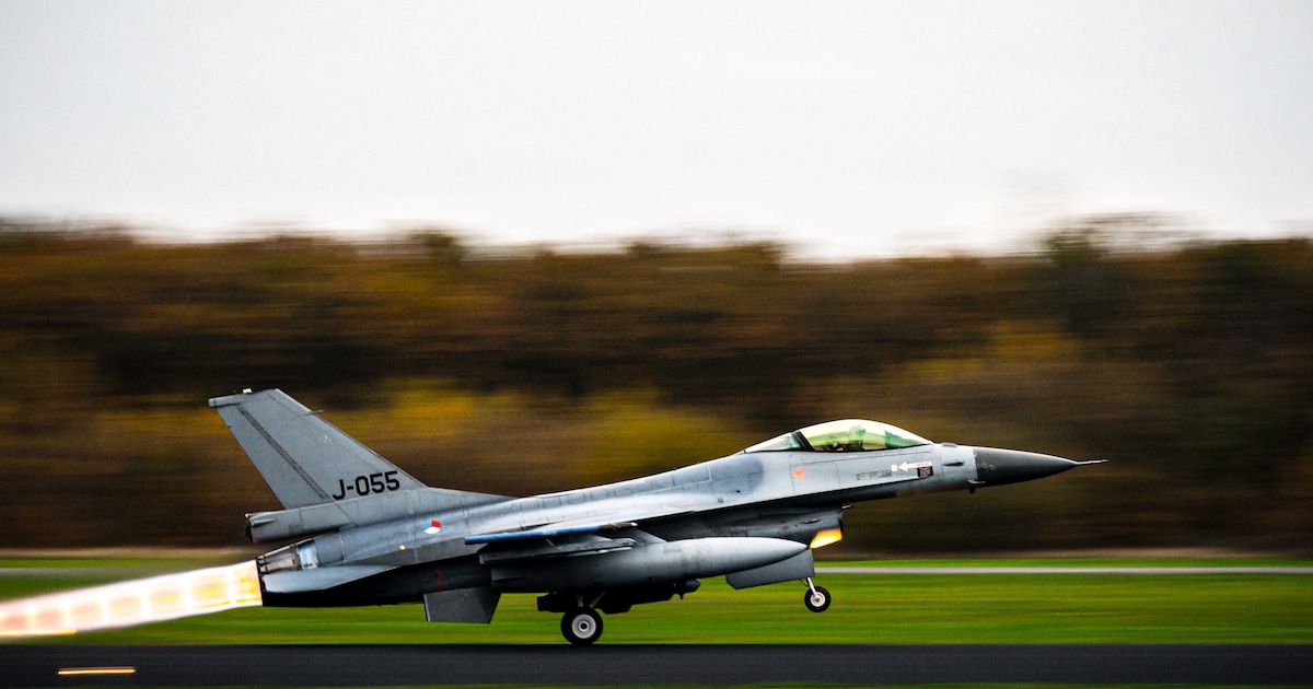 Live - Nederlandse luchtmacht zet wapens in tegen drones boven luchtmachtbasis Volkel