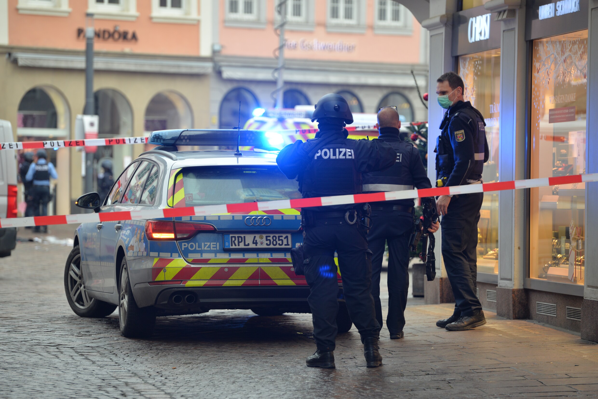 5 doden en 14 gewonden nadat auto inrijdt op voetgangers in Duitse Trier