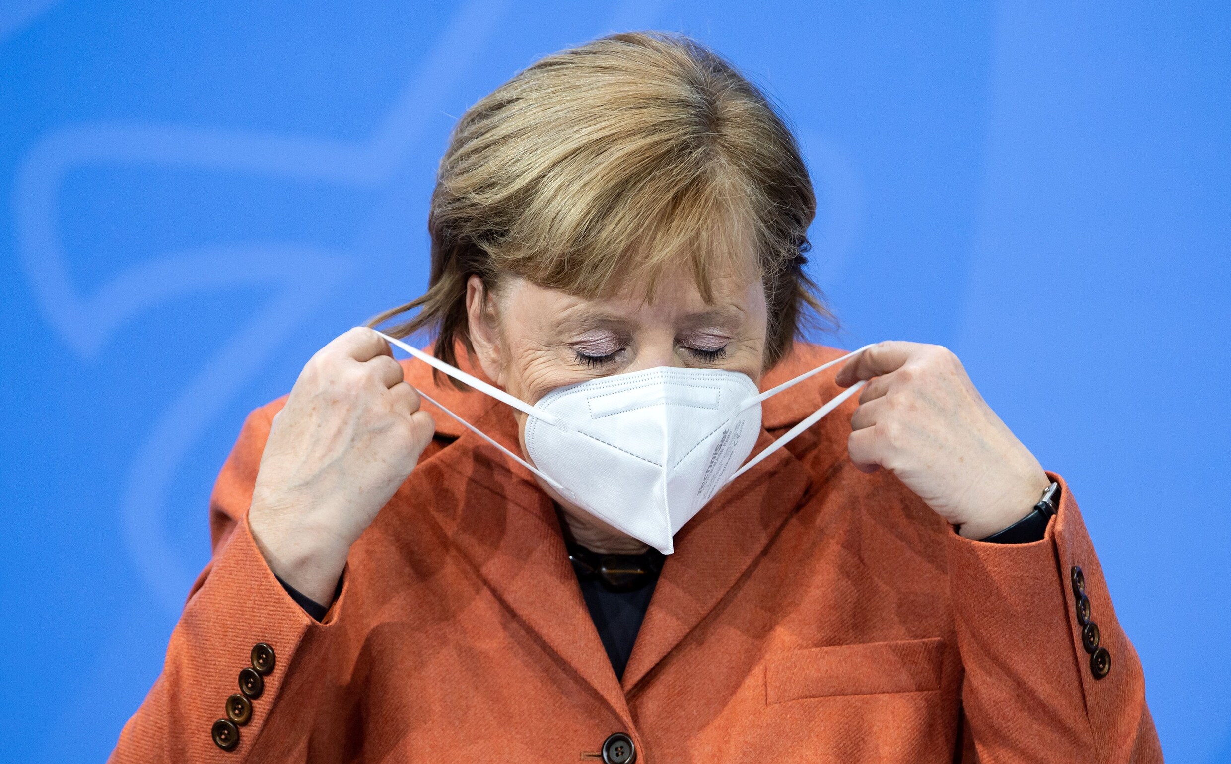 Duitsland vanwege oplopende besmettingen en sterfte vanaf woensdag in ‘harde lockdown’