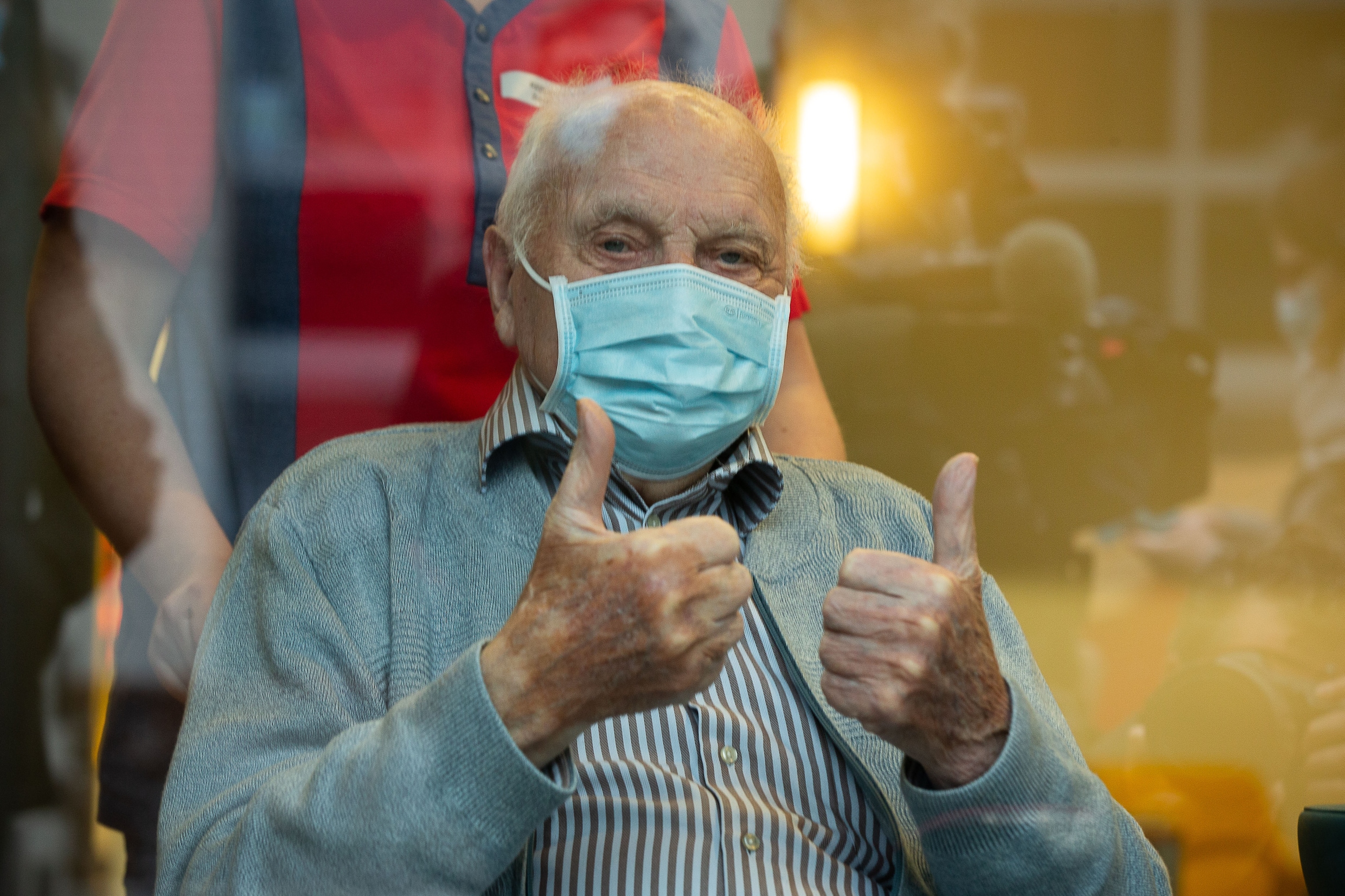 ▶ Jos Hermans (96) krijgt maandag als eerste coronavaccin in België