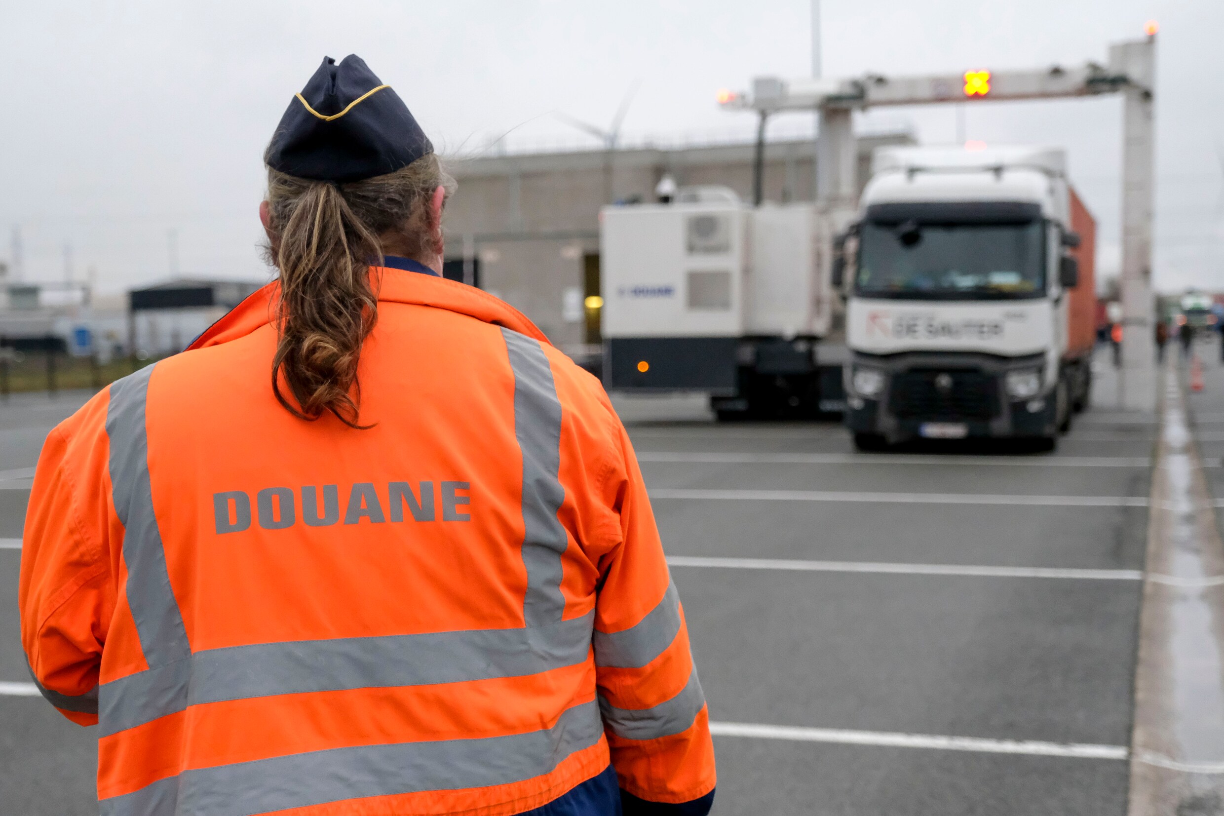 ‘We komen nog terug’: drugsbende overvalt Antwerpse havenarbeiders op ...