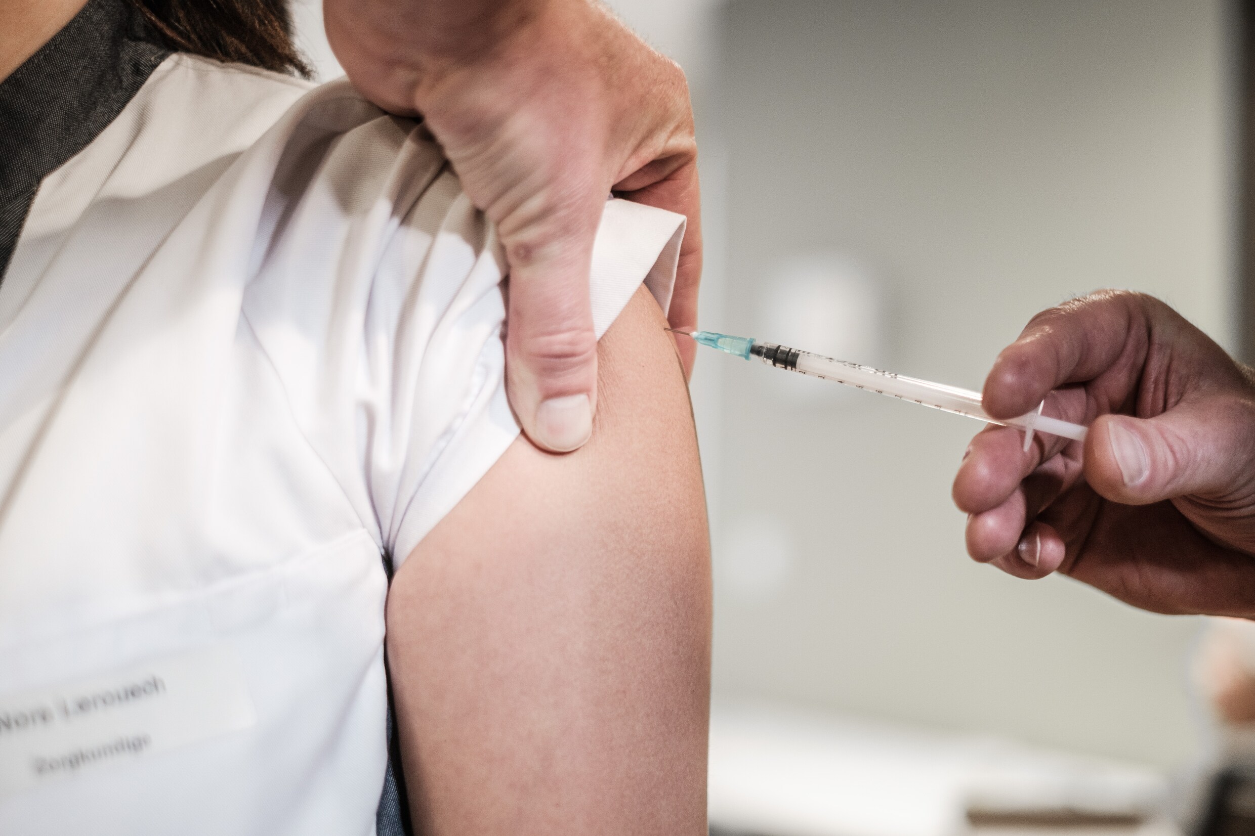 ‘Vaccins van Pfizer en Moderna beschermen mogelijk jaren tegen coronavirus’, concludeert studie
