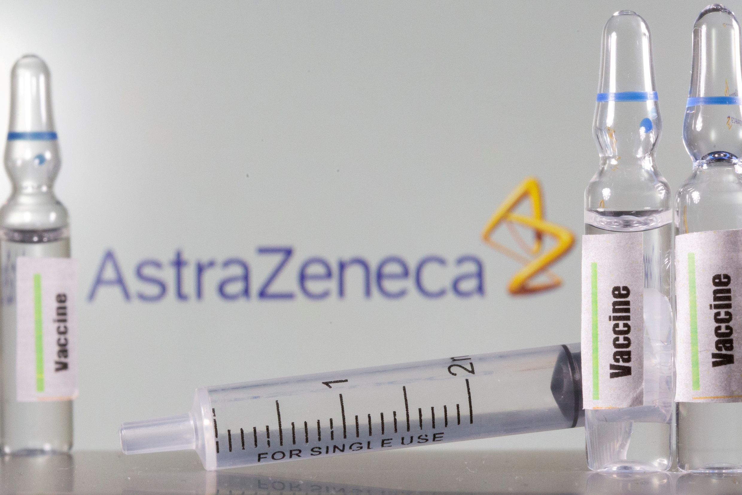 AstraZeneca meldt vertraging in eerste levering vaccins aan EU “door probleem in Belgische fabriek”