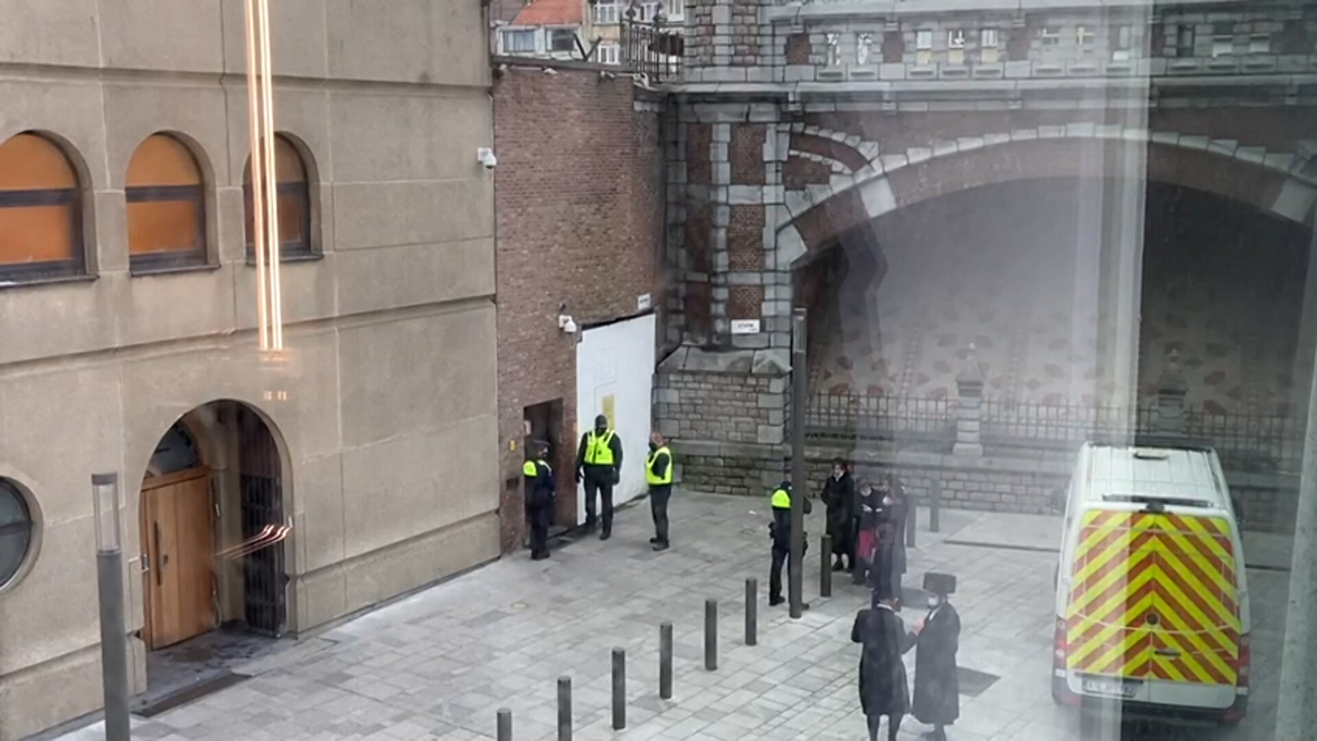 ‘De joodse wijken staan in brand’, reageert De Wever nadat twee bijeenkomsten op een dag in dezelfde Antwerpse synagoge zijn stilgelegd