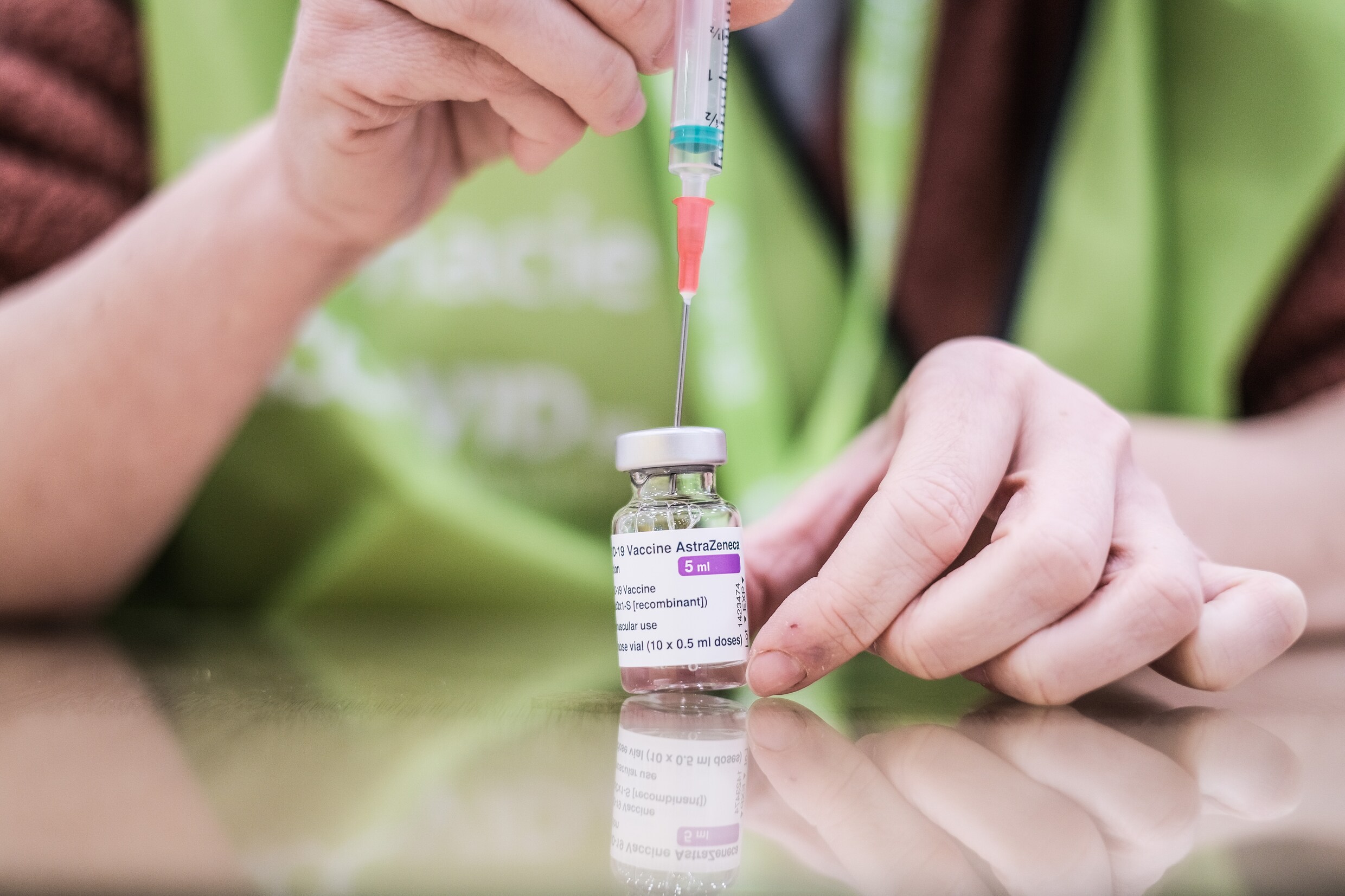 België wacht advies van EMA af over AstraZeneca-vaccin maar ‘kans is groot dat leeftijdsgrens wordt opgelegd’