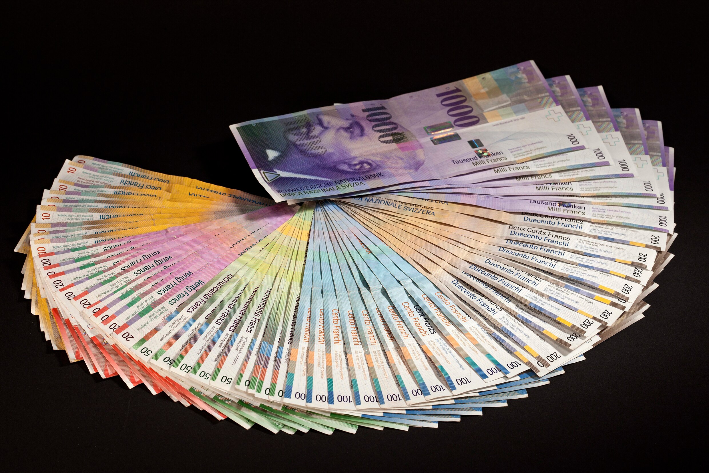 Vals geld brengt oplichter 40 maanden cel op | De Morgen
