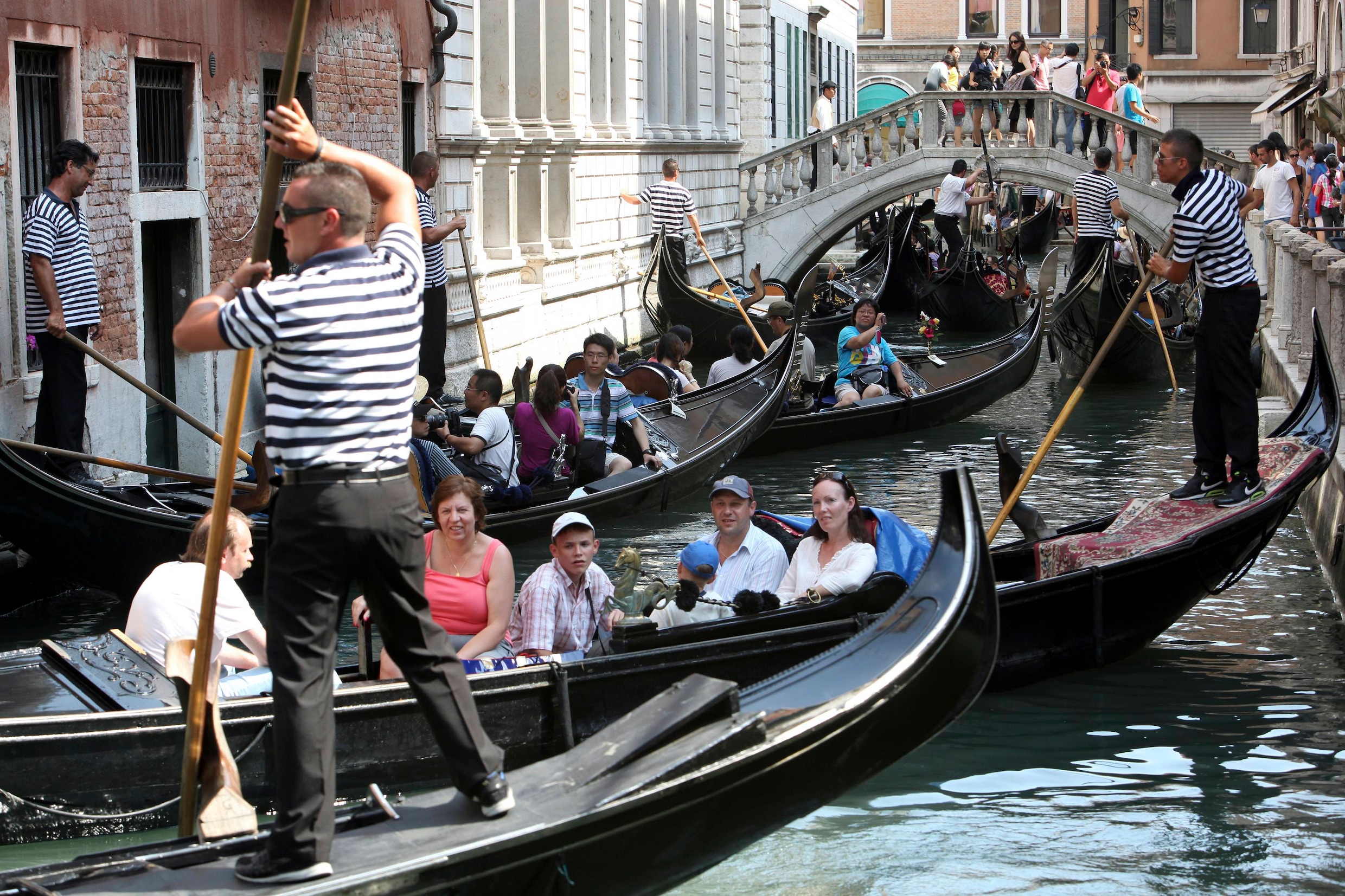 'Bol het af!!!' Posters jagen toeristen weg uit Venetië