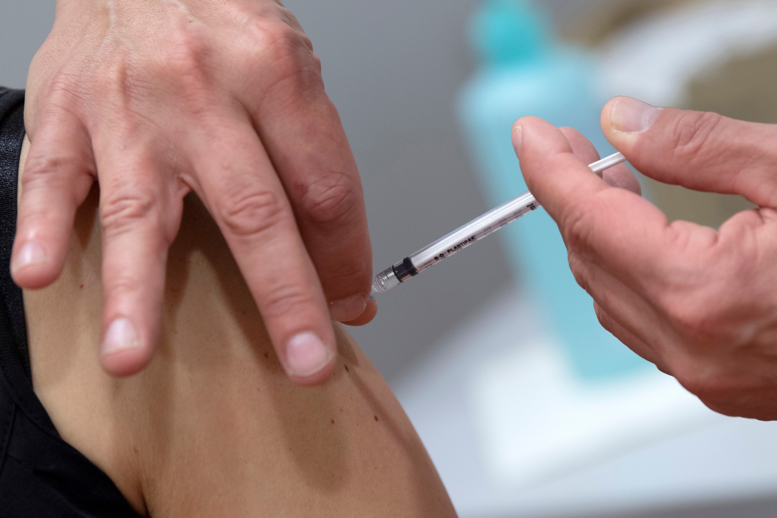 ‘AstraZeneca levert ook maar helft van in lente beloofde vaccins’
