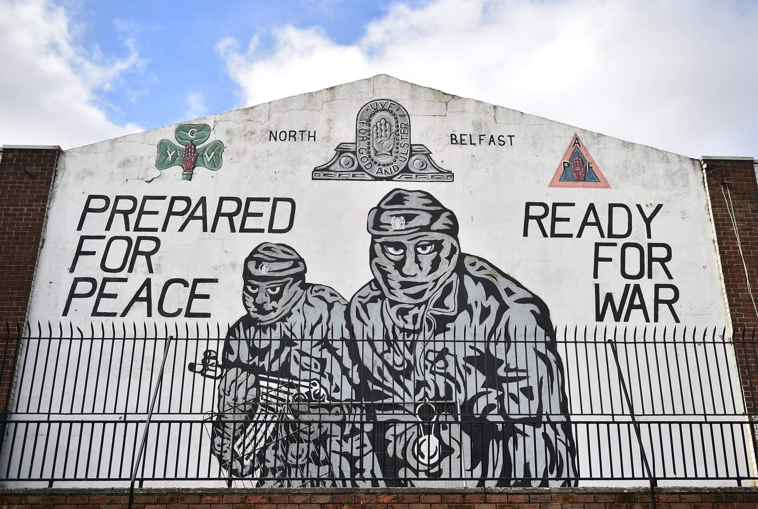 Noord-Ierse paramilitairen trekken steun Goedevrijdagakkoord in