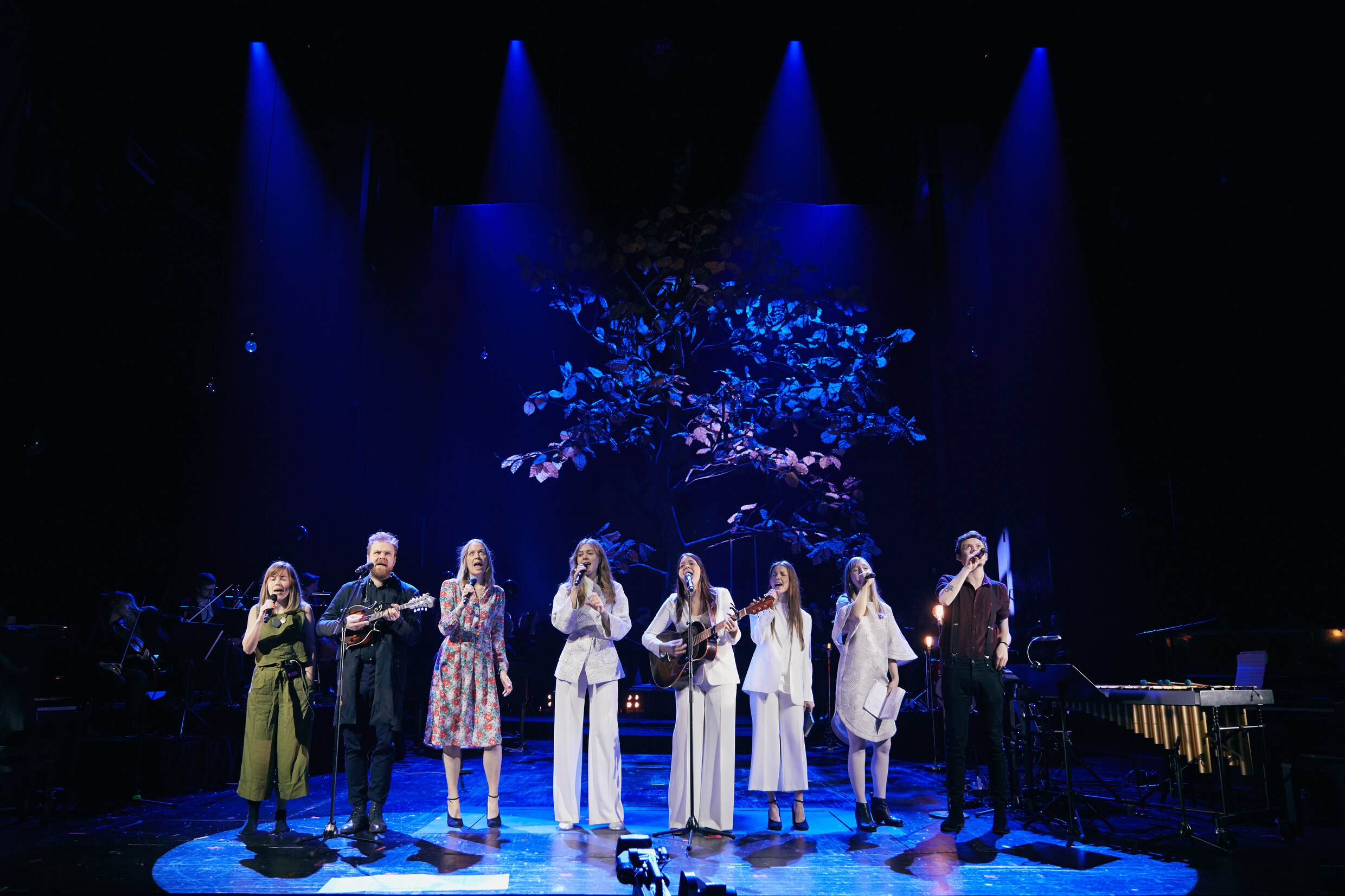 ‘Hij was briljant, maar ook een flierefluiter’ First Aid Kit eert