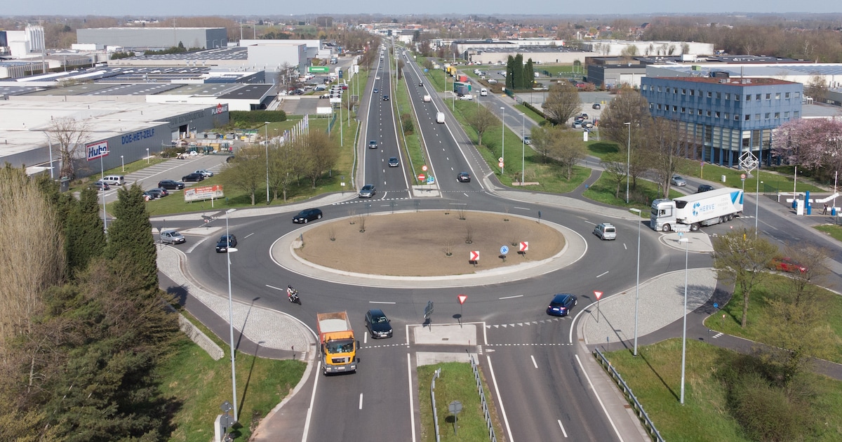 Is het een rotonde of een rondpunt? Veel bestuurders kennen de regels ...