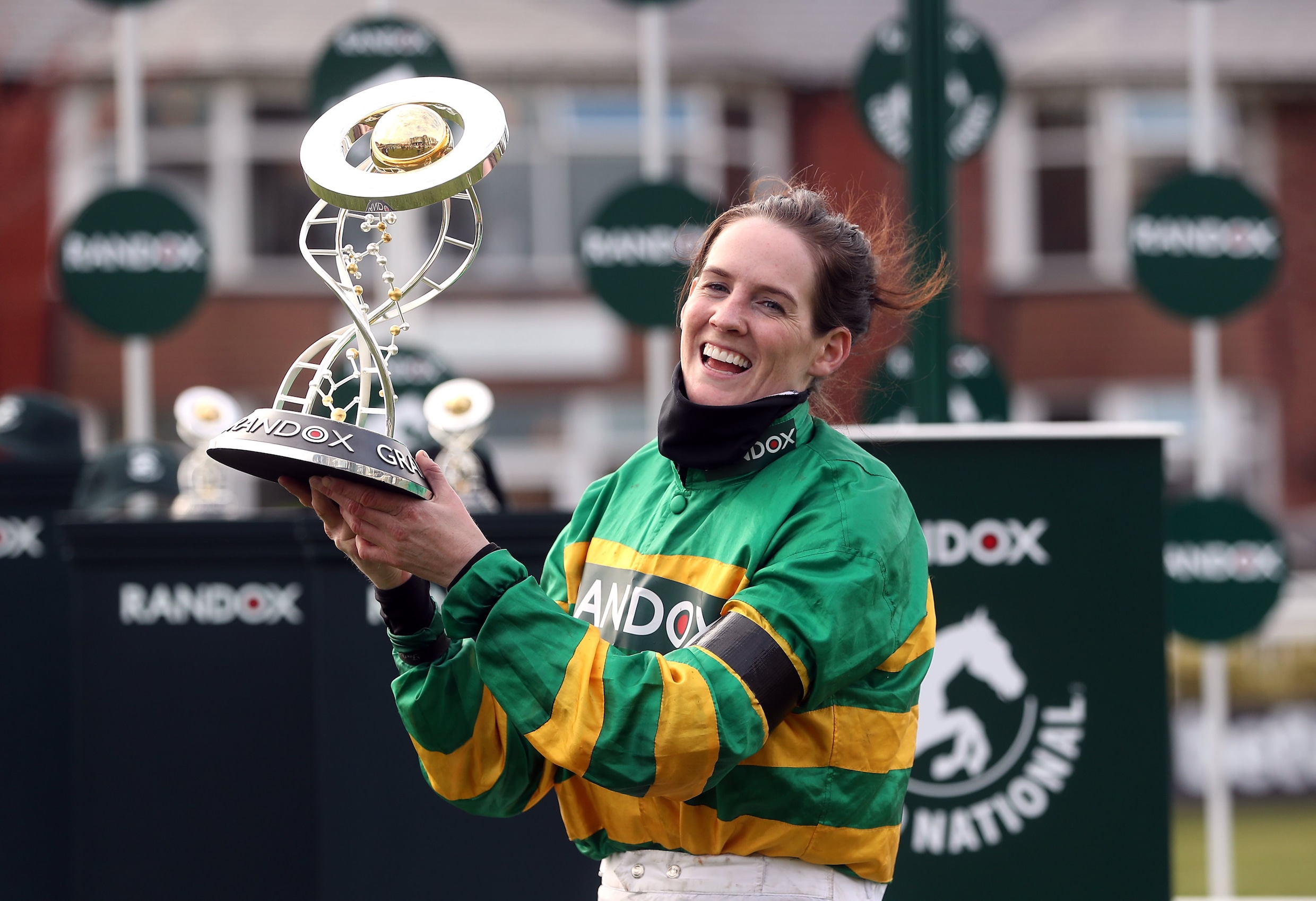 Rachael Blackmore wint belangrijkste paardenrace ter wereld en schrijft geschiedenis