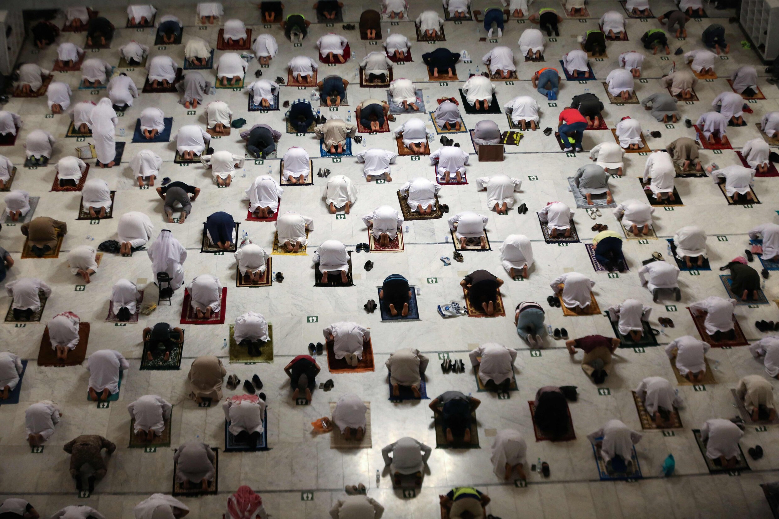 ‘Immune’ bedevaarders luiden in Mekka begin ramadan in