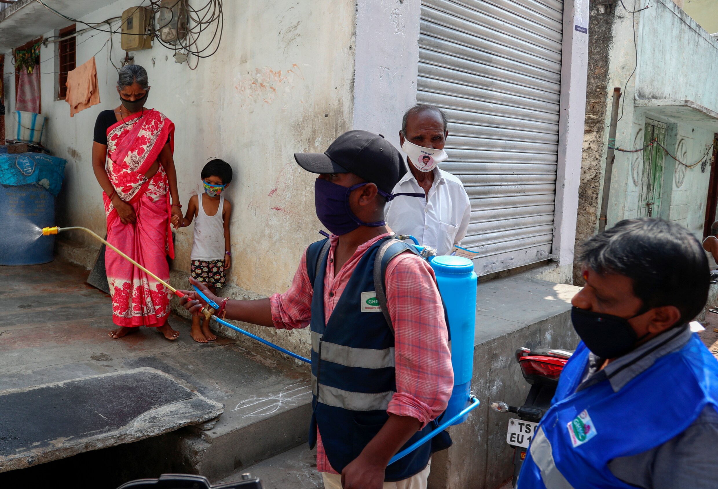 India tekent nieuw record van 349.691 besmettingen in één dag op, nog steeds zuurstoftekorten
