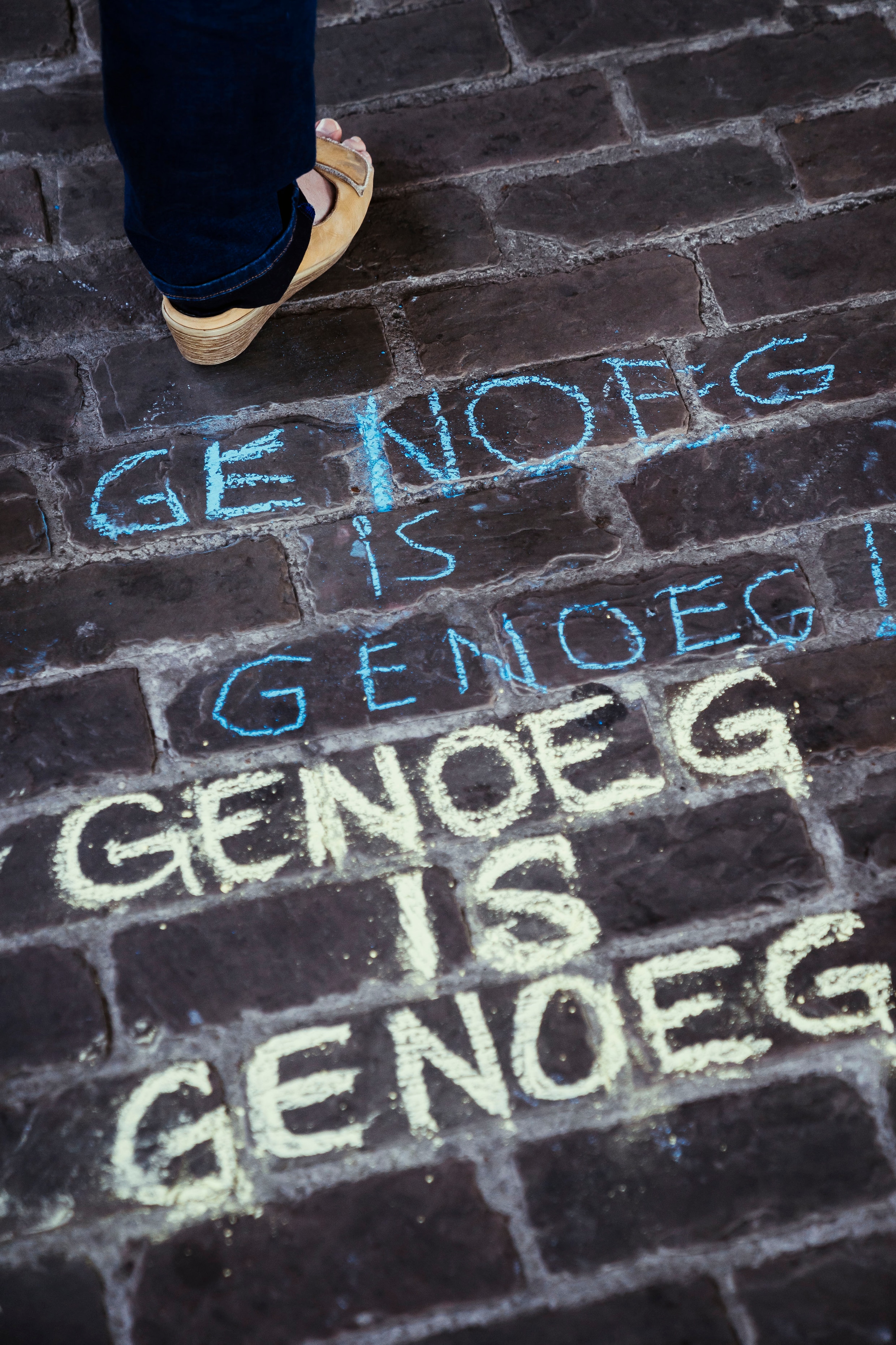 Gent houdt stille wake voor meisje dat uit leven stapte na groepsverkrachting: ‘Voed uw zonen op’