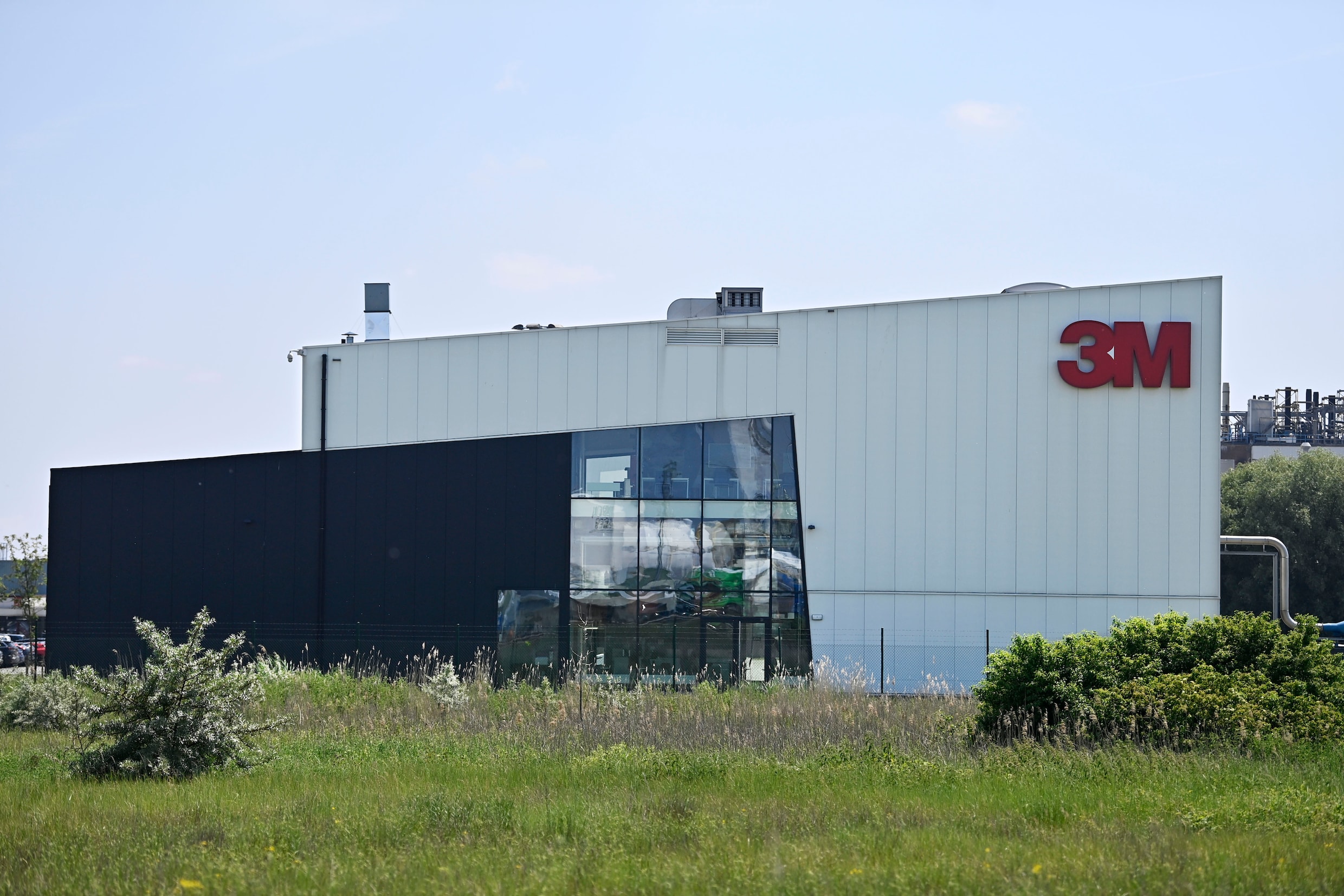 Vlaamse regering: ‘Eet geen eieren in straal van 5 kilometer rond 3M-fabriek in Zwijndrecht’