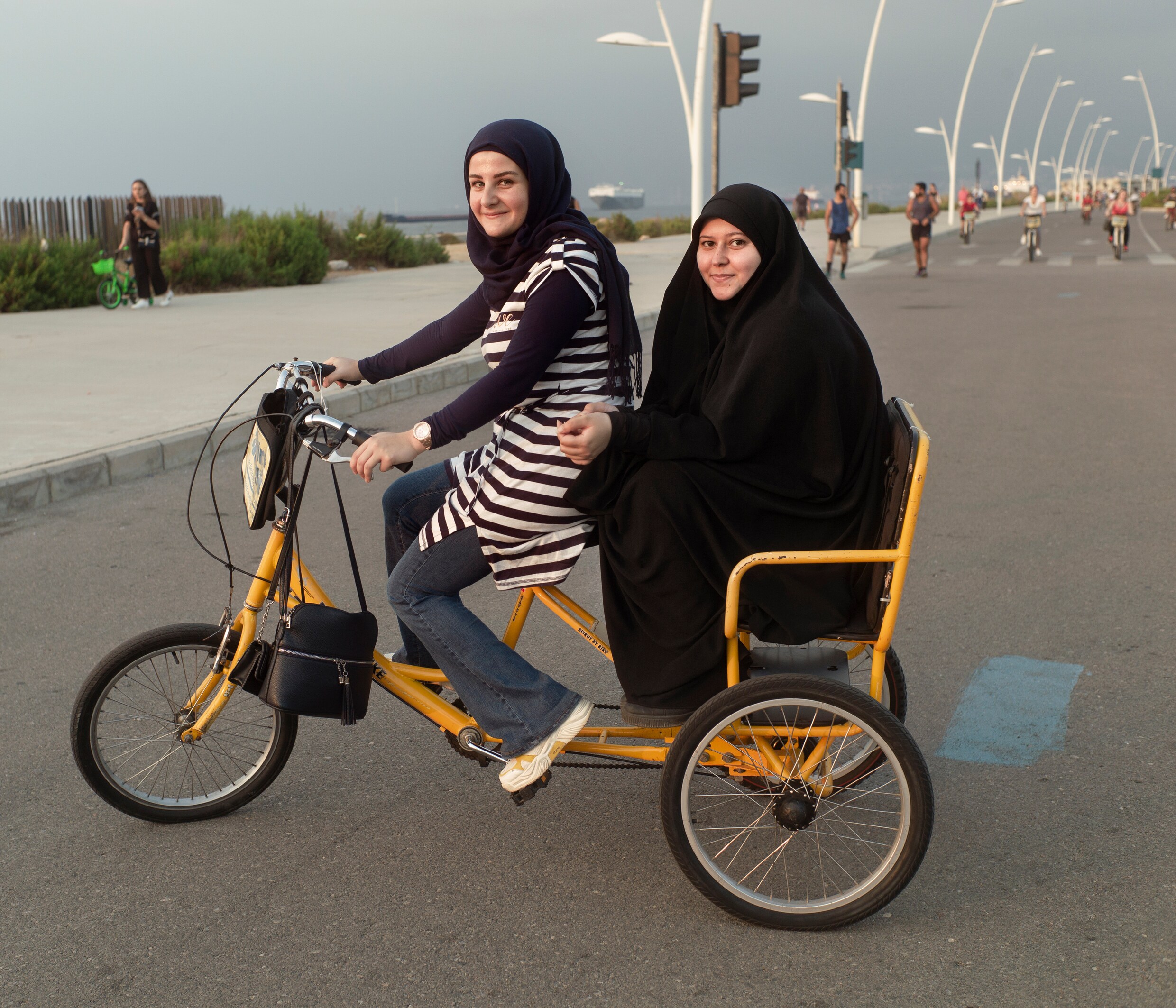 Rania (25) en Maryam (25)