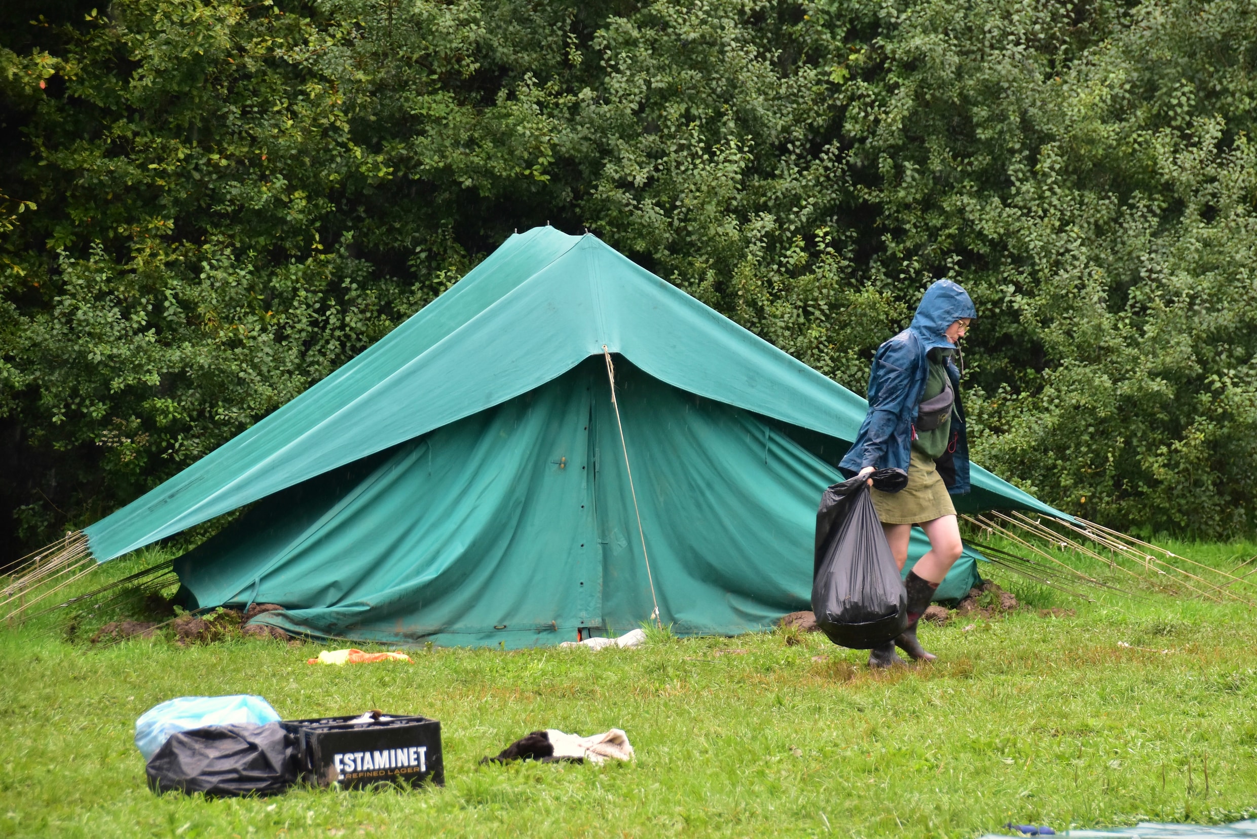 ‘Voelen ons niet meer veilig’: scoutsgroep zet kamp stop nadat leiding gluurder ontmaskert in de struiken