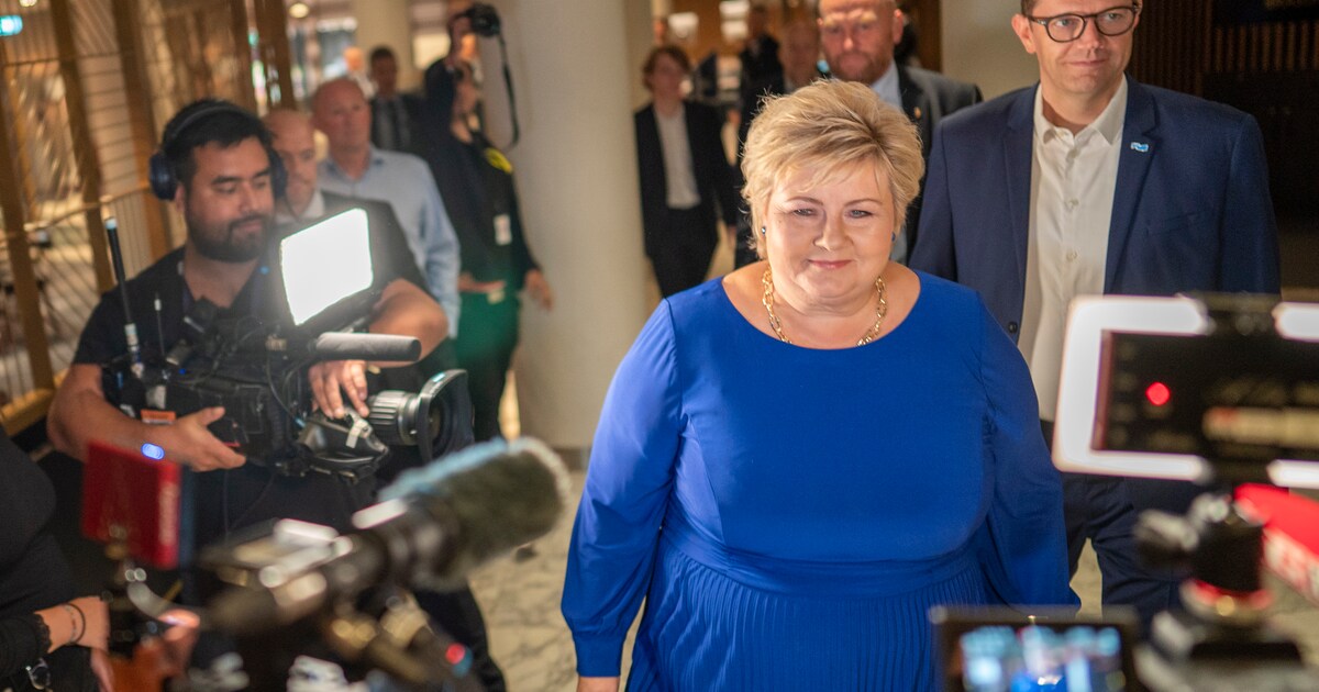 Den konservative norske regjeringen går av etter valgseieren til sosialdemokratene