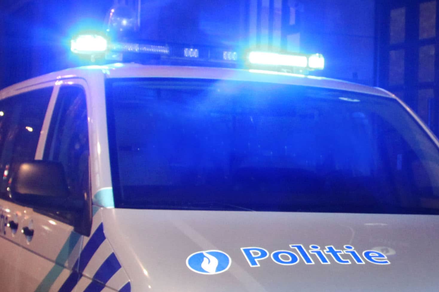 Politie opent vuur op wagen in Wetstraat, bestuurder aangehouden