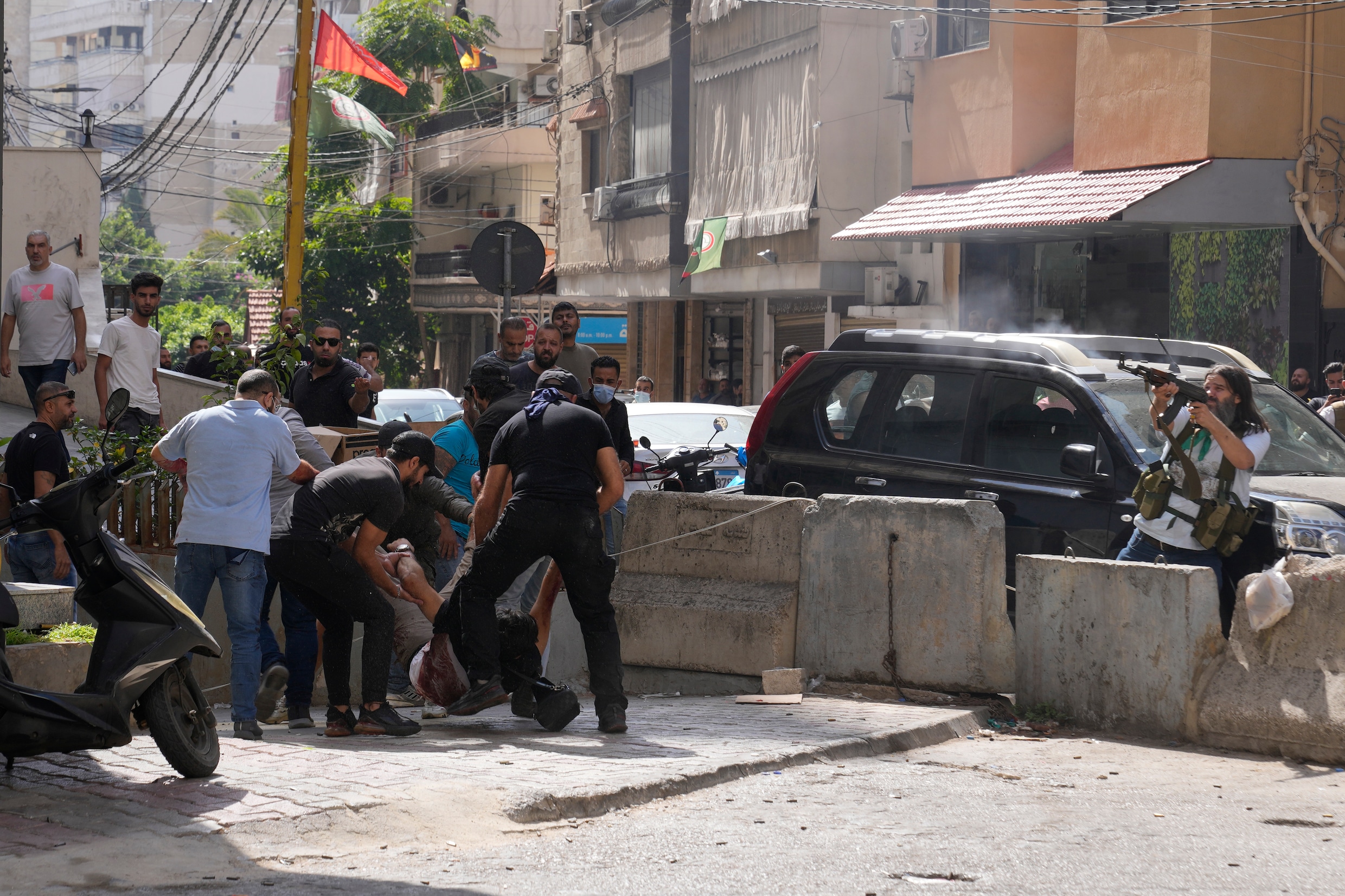 Schermutselingen met dodelijke afloop in Beiroet: sluipschutters schieten op gewapende betogers