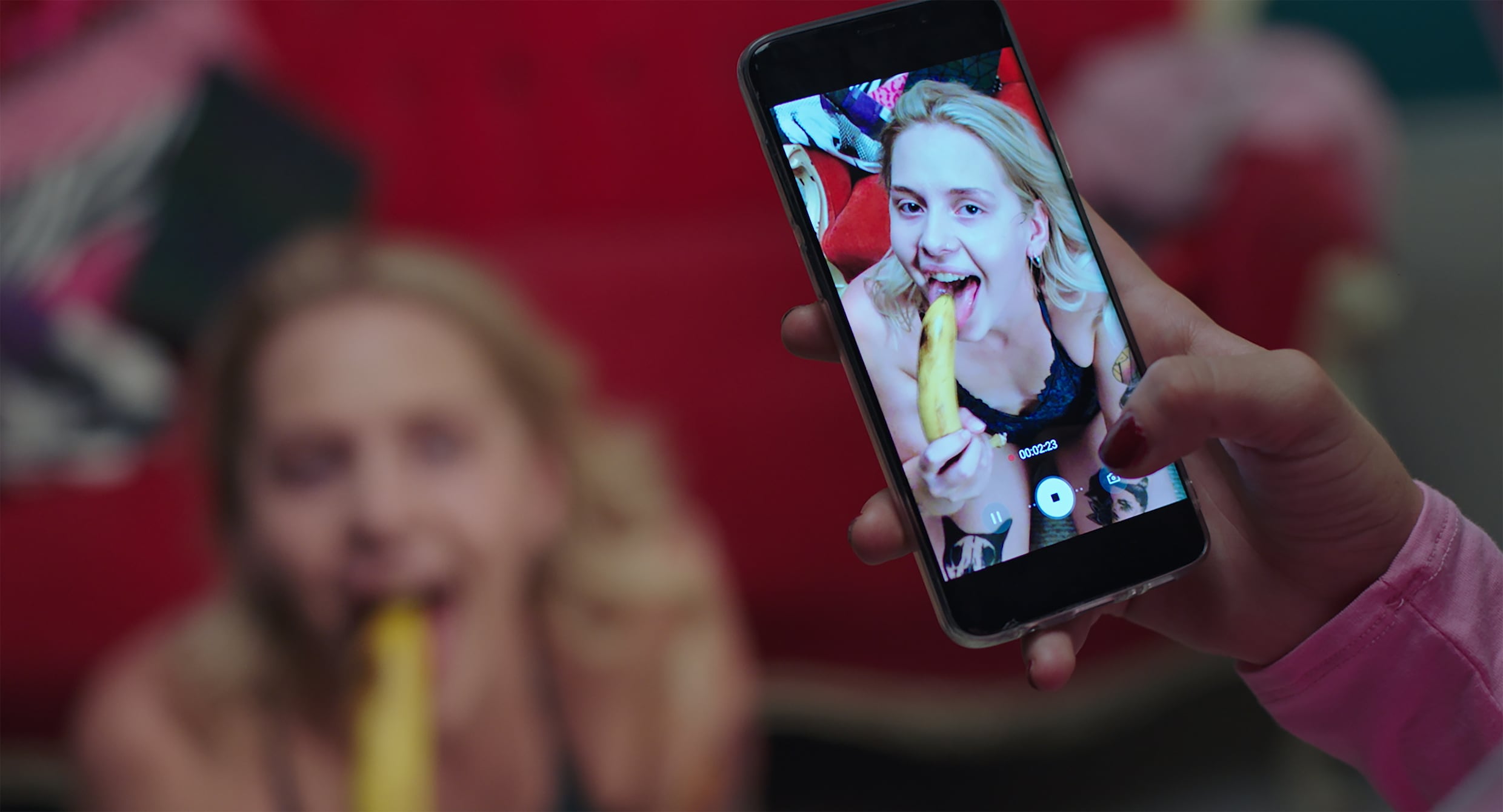 Sofia Kappel zet porno-industrie in haar blootje in ‘Pleasure’: ‘Er zit geen enkele ‘sexy’ scène