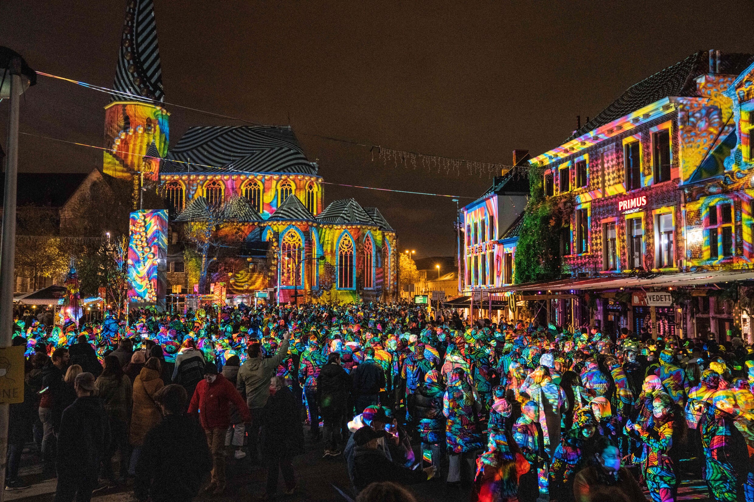 Overrompeling op tweede avond Lichtfestival: koppen lopen in Gent, politie moet oproepen stad te mijden