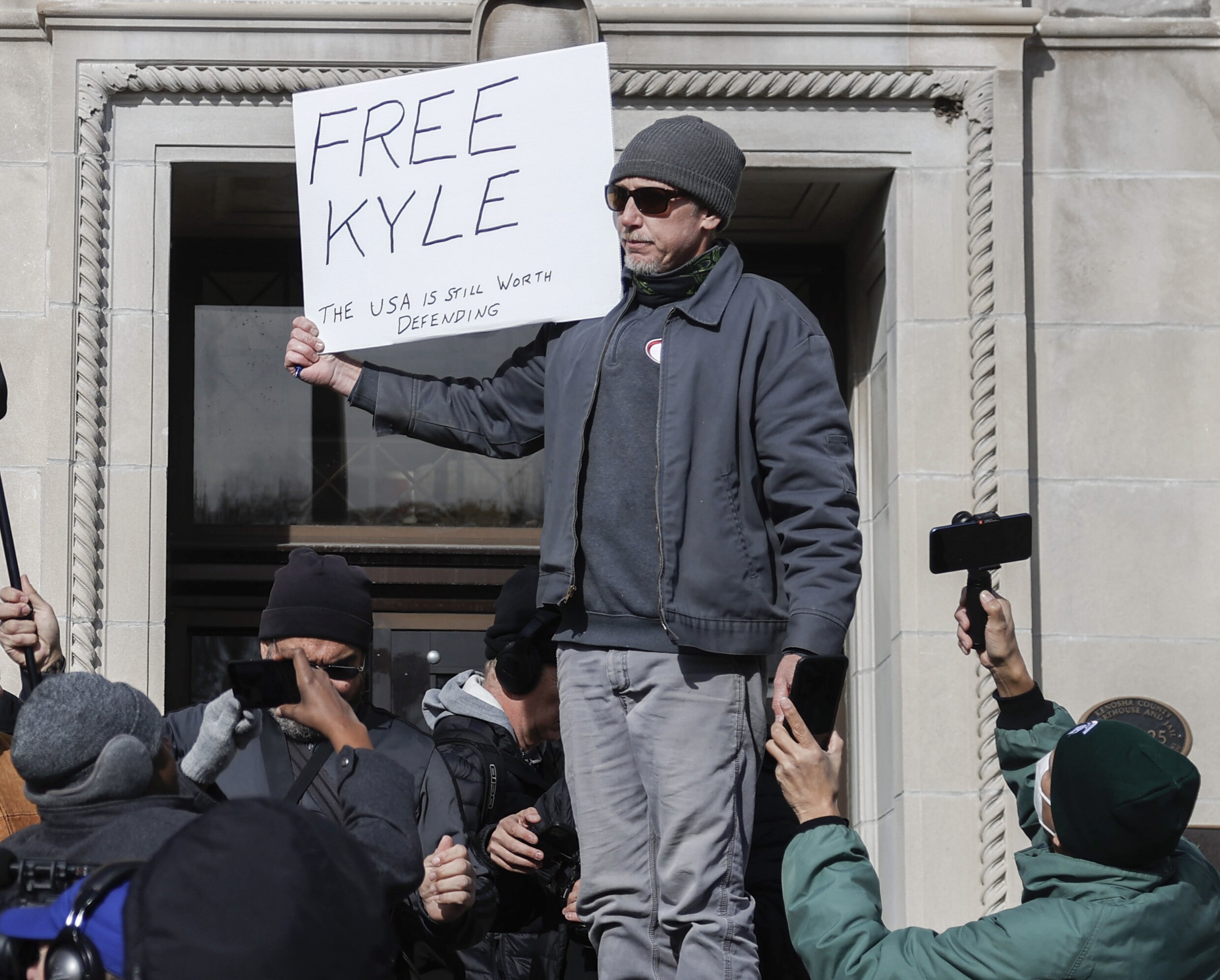 Kyle Rittenhouse (18), die in VS twee betogers doodschoot bij Black Lives Matter-protesten, is vrijgesproken