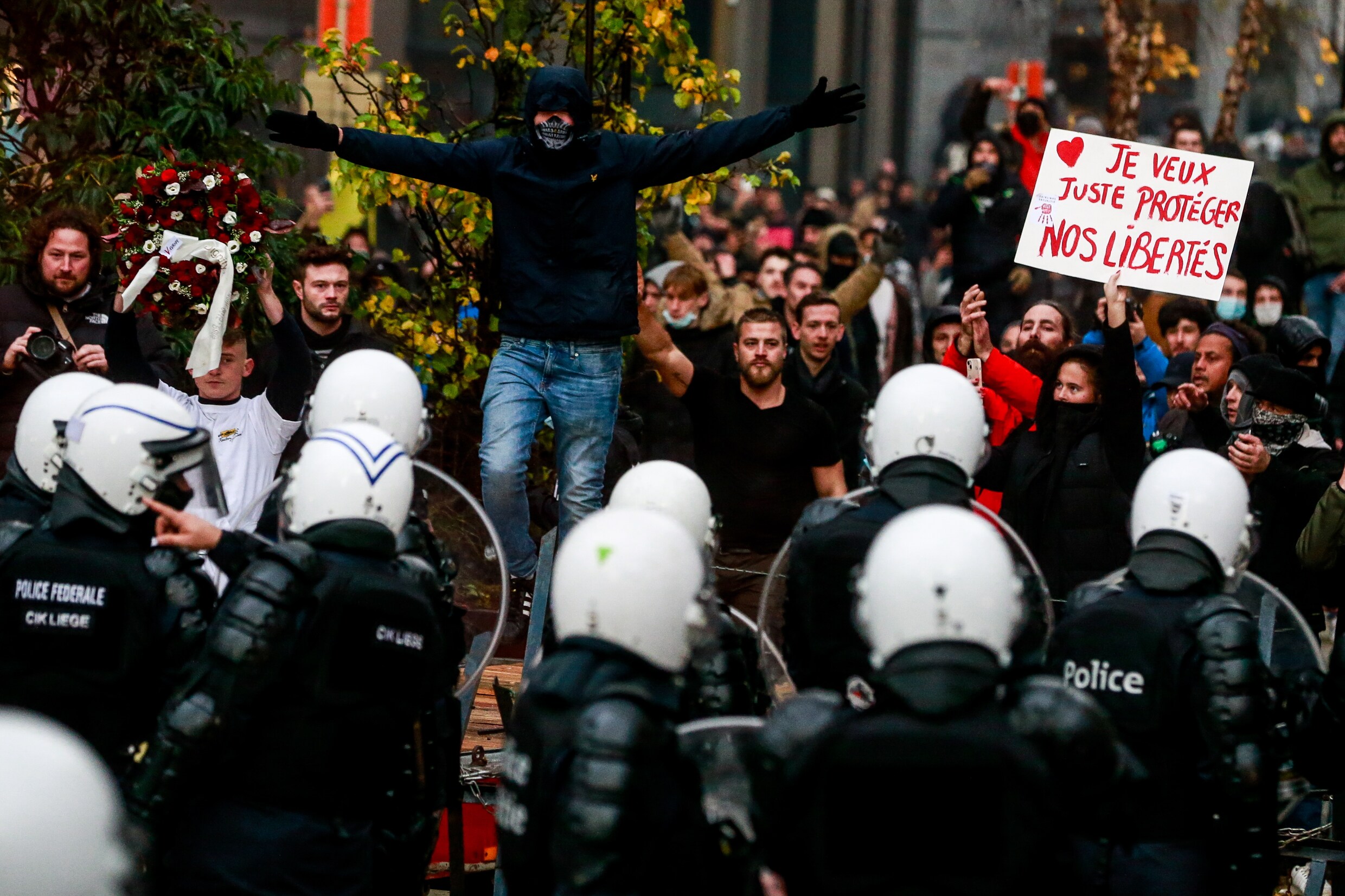 Na de mars tegen coronapas in Brussel: ruim 40 arrestaties, 3 agenten gewond, schade in de hoofdstad