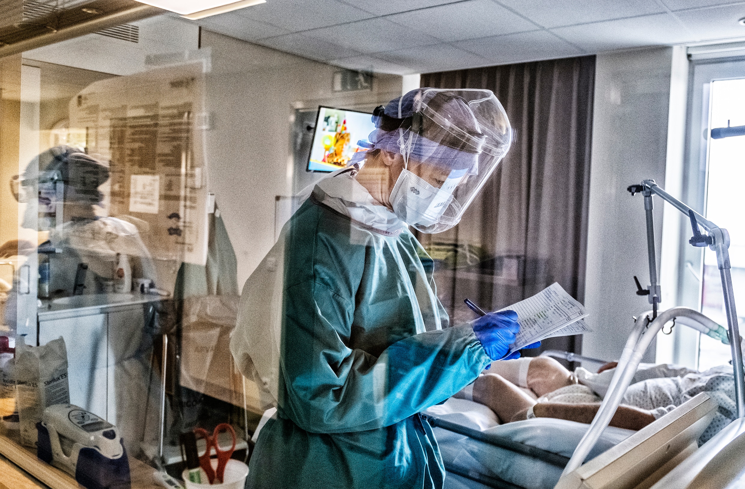 Steeds minder coronapatiënten in de ziekenhuizen: bekijk de meest recente coronacijfers