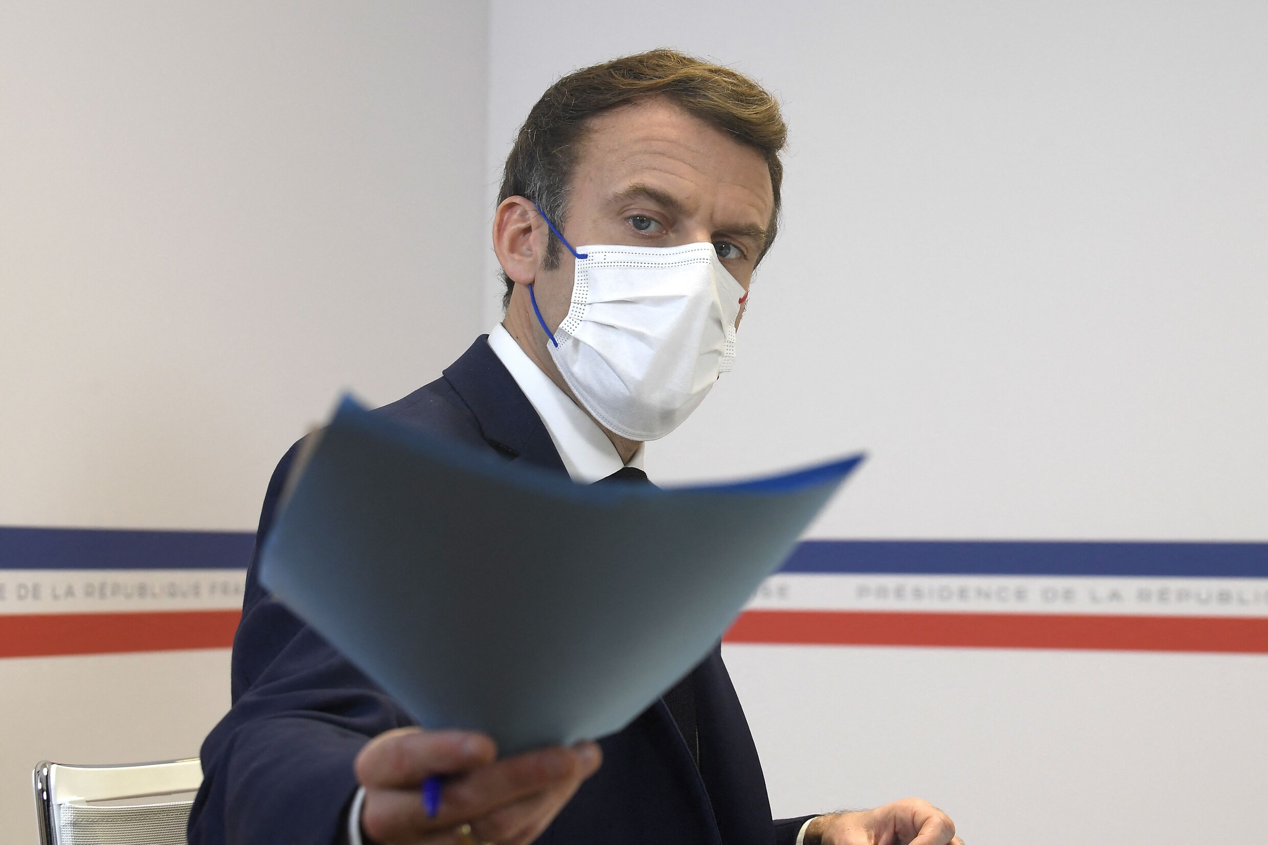 Overleg over invoering Franse coronapas stilgelegd na uitspraken Macron over ‘pesten’ ongevaccineerden