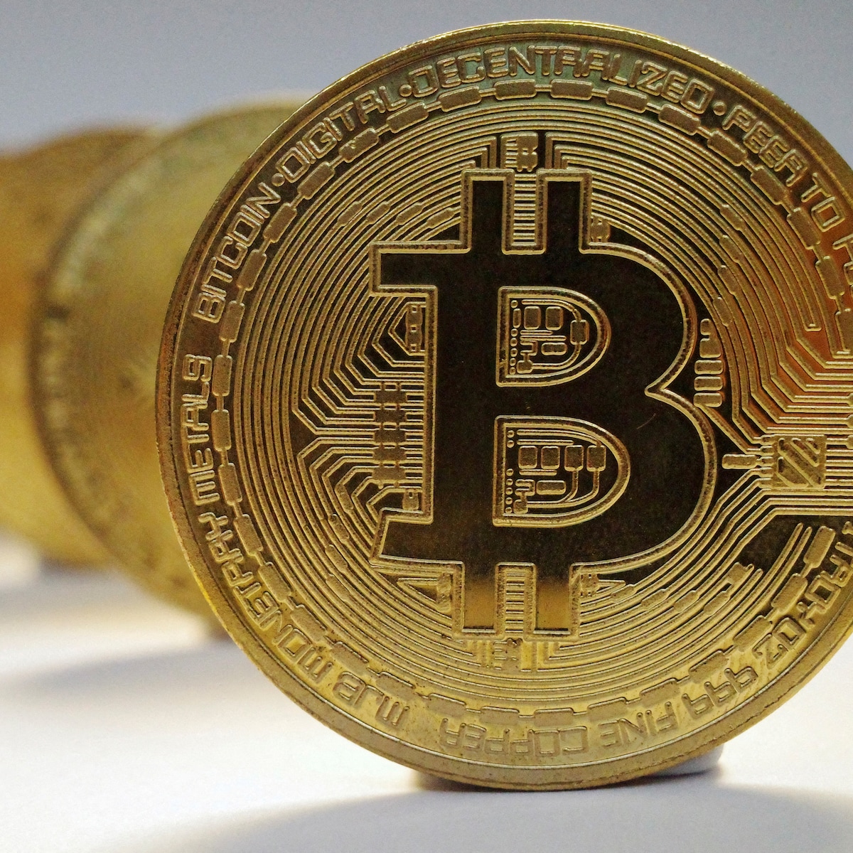 Bitcoin op laagste punt in zes maanden. Wat is er aan de hand? | De Morgen