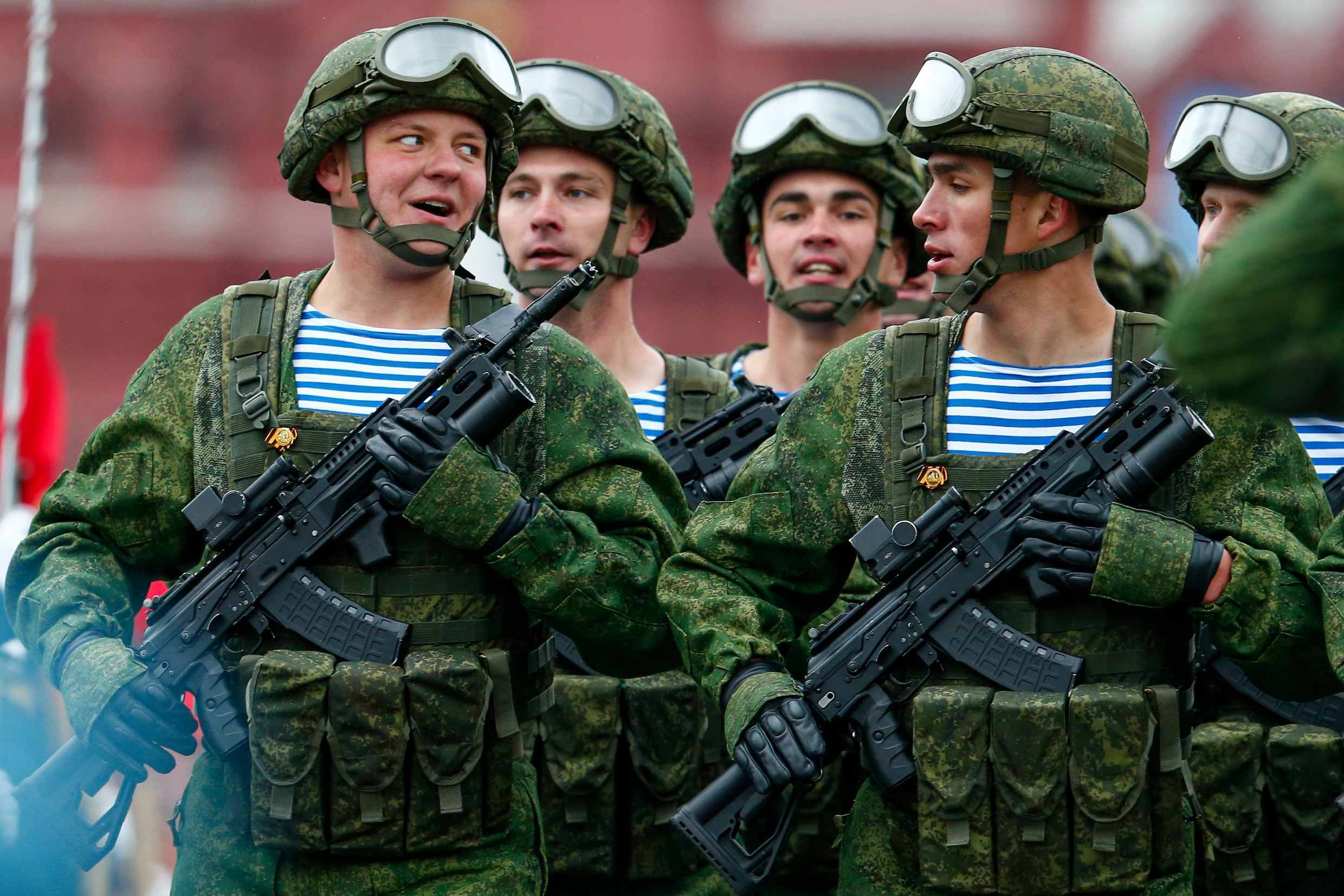 Russische troepen arriveren in Wit-Rusland voor gezamenlijke ‘gevechtsoefeningen’: dit is wat we nu weten