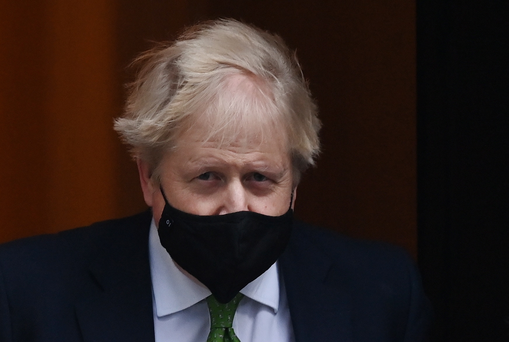 ‘In godsnaam: ga!’: partijopstand tegen Boris Johnson voorlopig afgewend