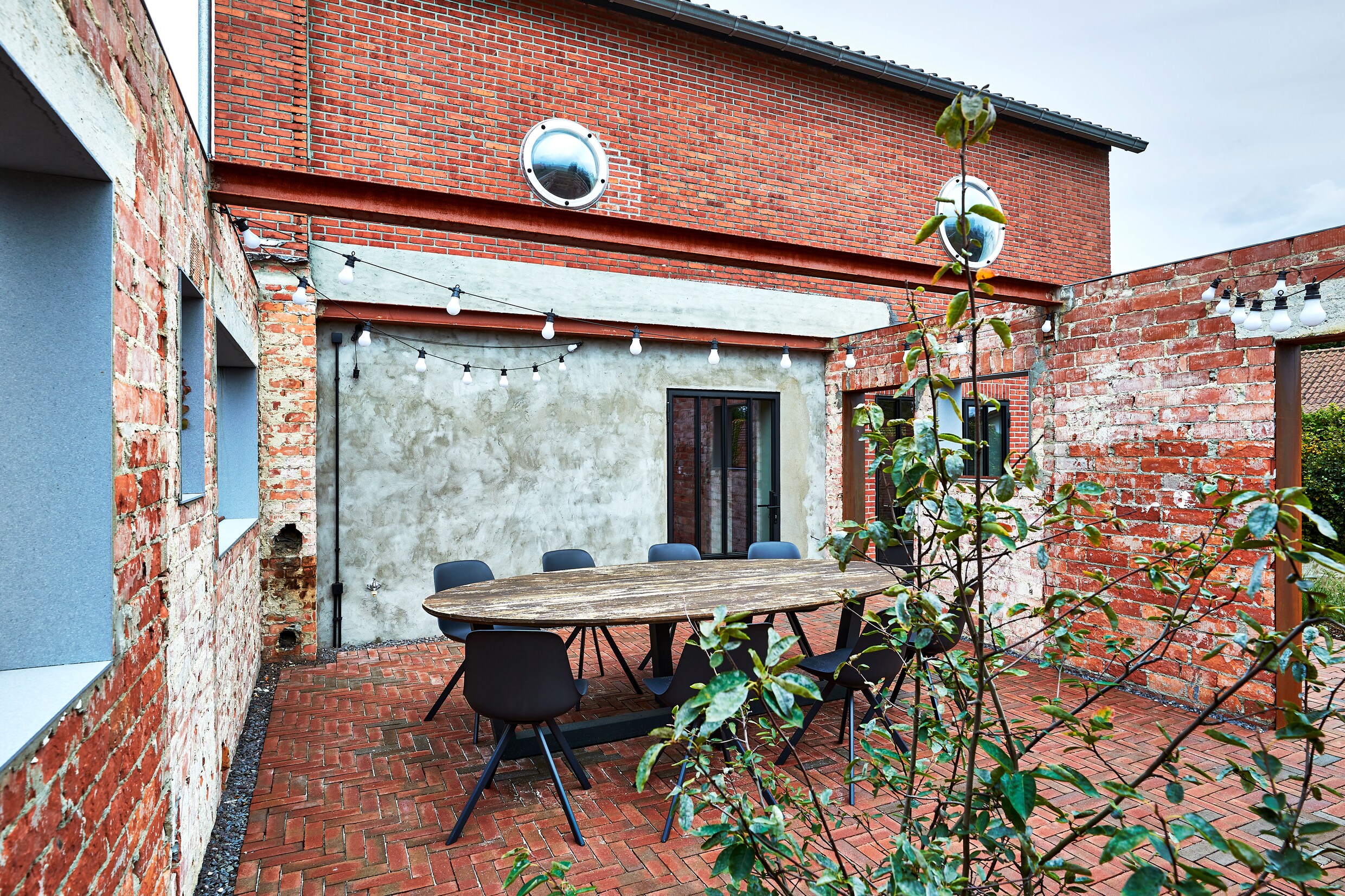 Van ‘te gewoontjes’ tot een unieke woning met ‘ruïne’: dit ...