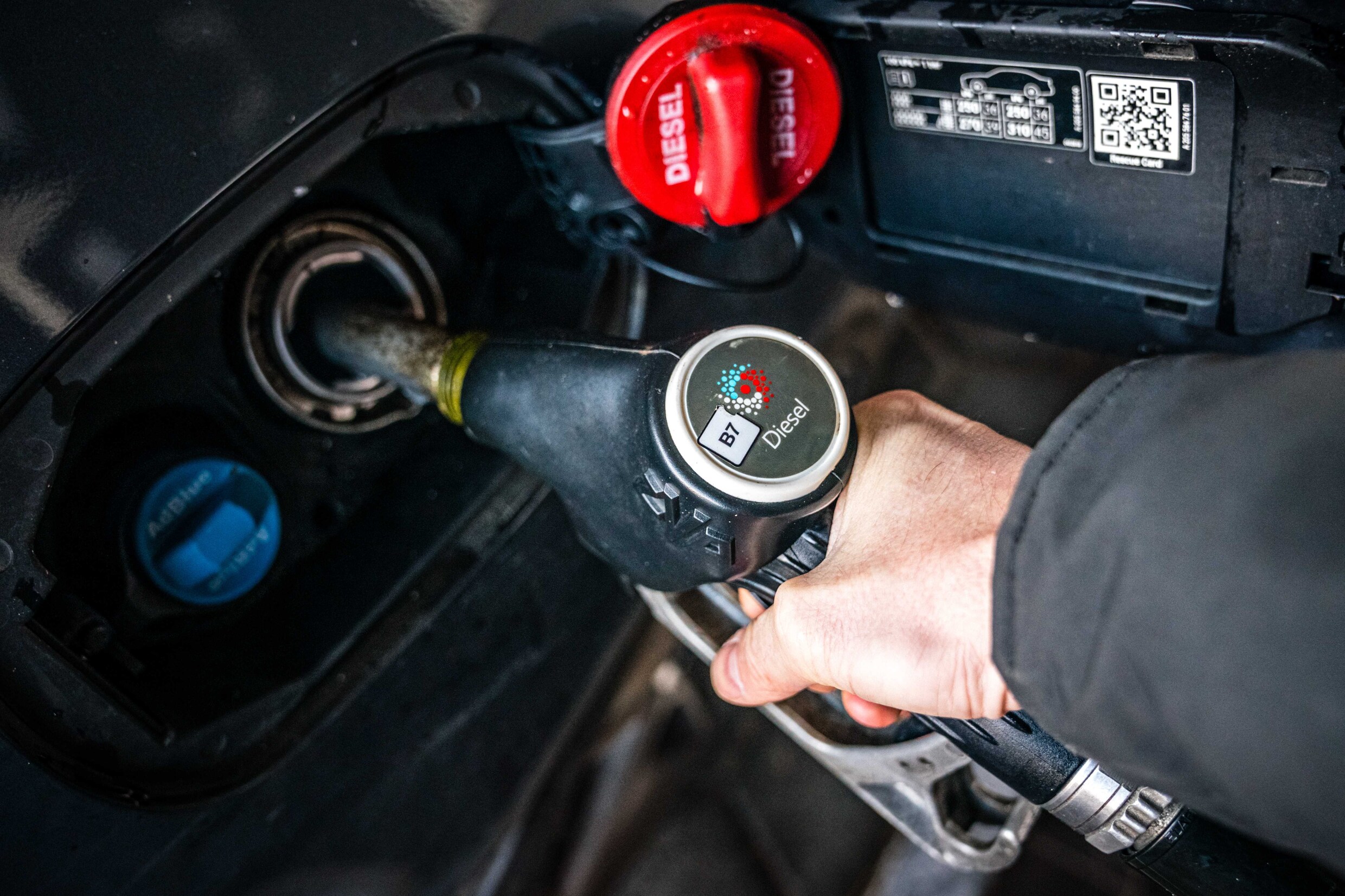 Dieselprijs duikt naar beneden morgen, ondertussen bereikt benzine nieuwe recordprijzen