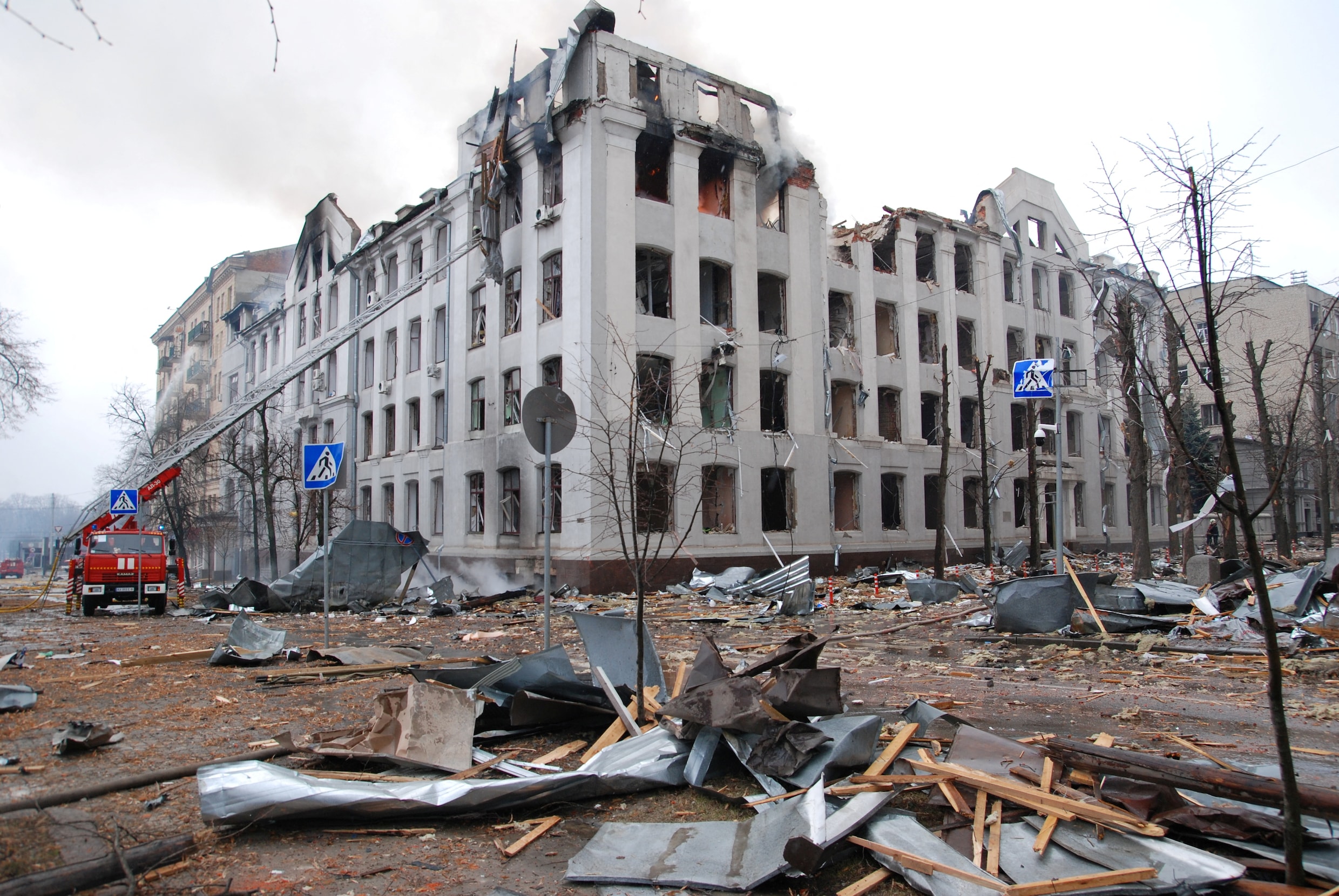 Charkov treurt – opnieuw – om zijn doden na zware Russische bombardementen: ‘Ze zullen de hele stad in puin leggen’