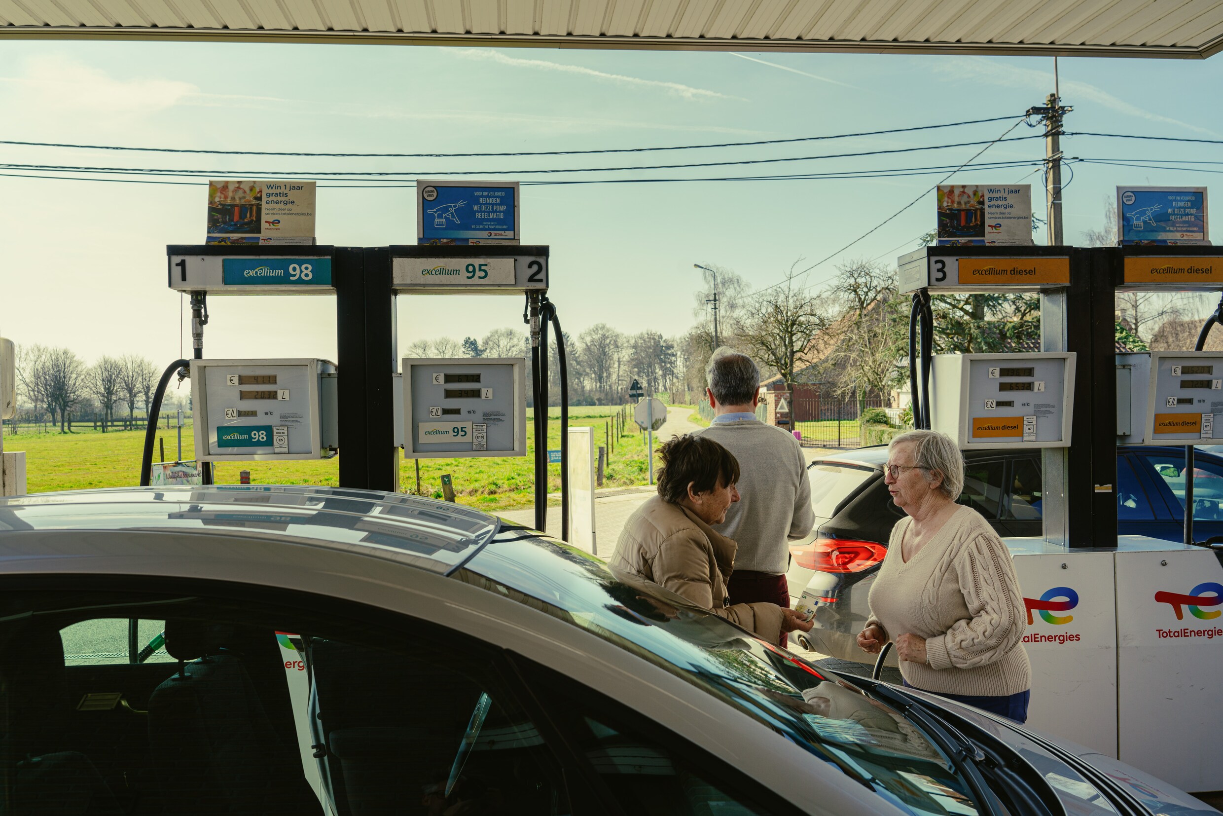 Hoezo, hoge benzineprijs? Aan de pomp voelen ze vooral in Oost-Europa de pijn
