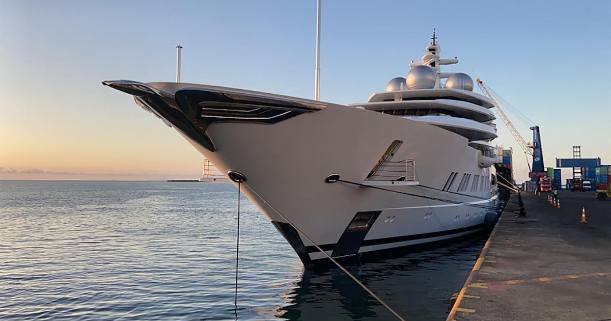 Gli Stati Uniti hanno un problema con un costoso yacht russo, costato finora circa 20 milioni di euro