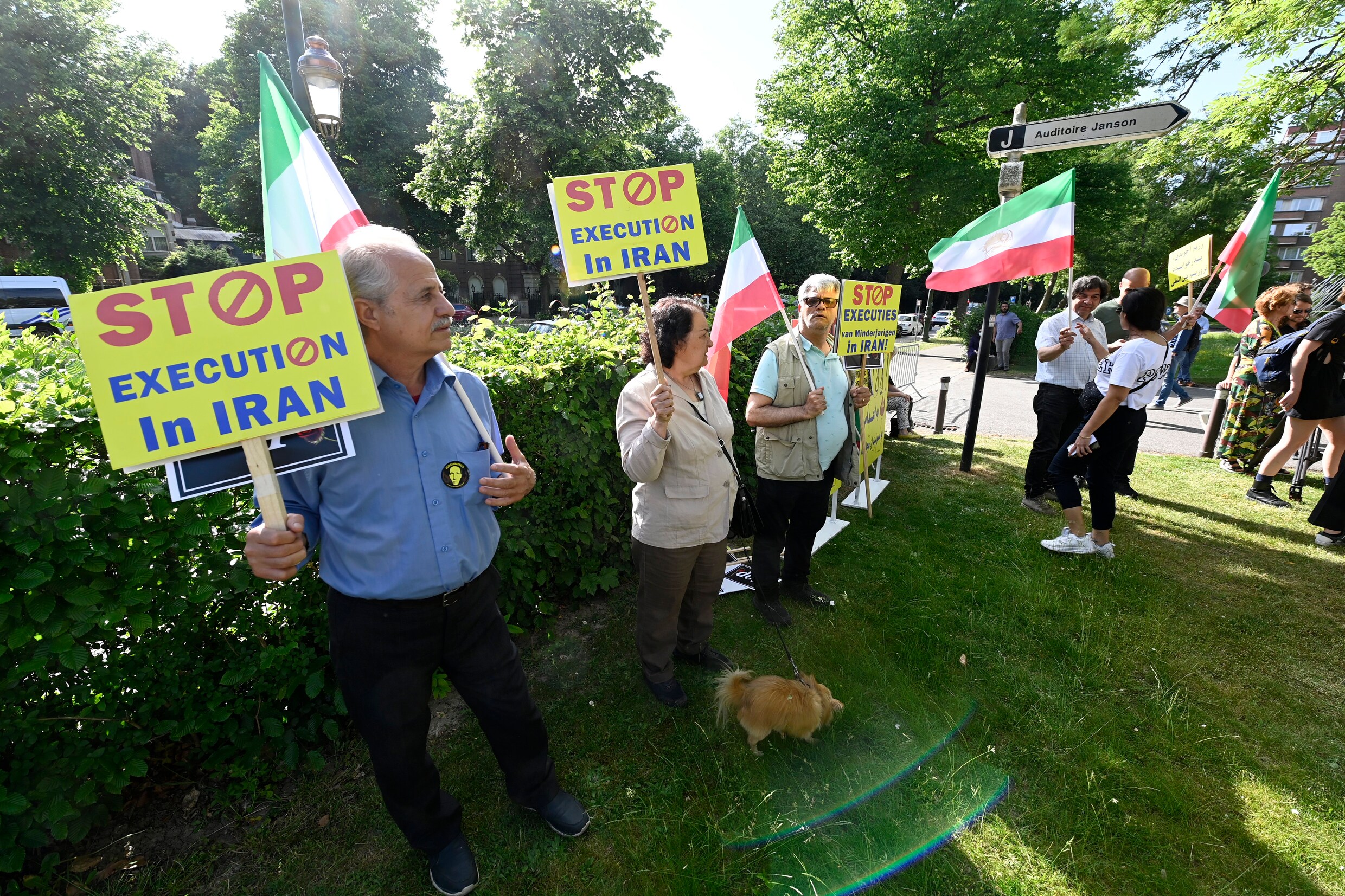 Actie voor VUB-prof Djalali aan Iraanse ambassade in Brussel: ‘De ogen van de wereld zijn nu op Iran gericht’