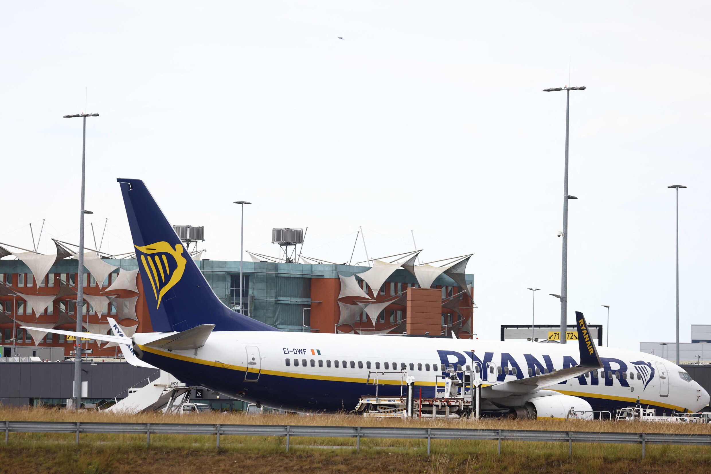 Luchthaven Charleroi Gesloten Door Nationale Staking, Alle Vluchten ...