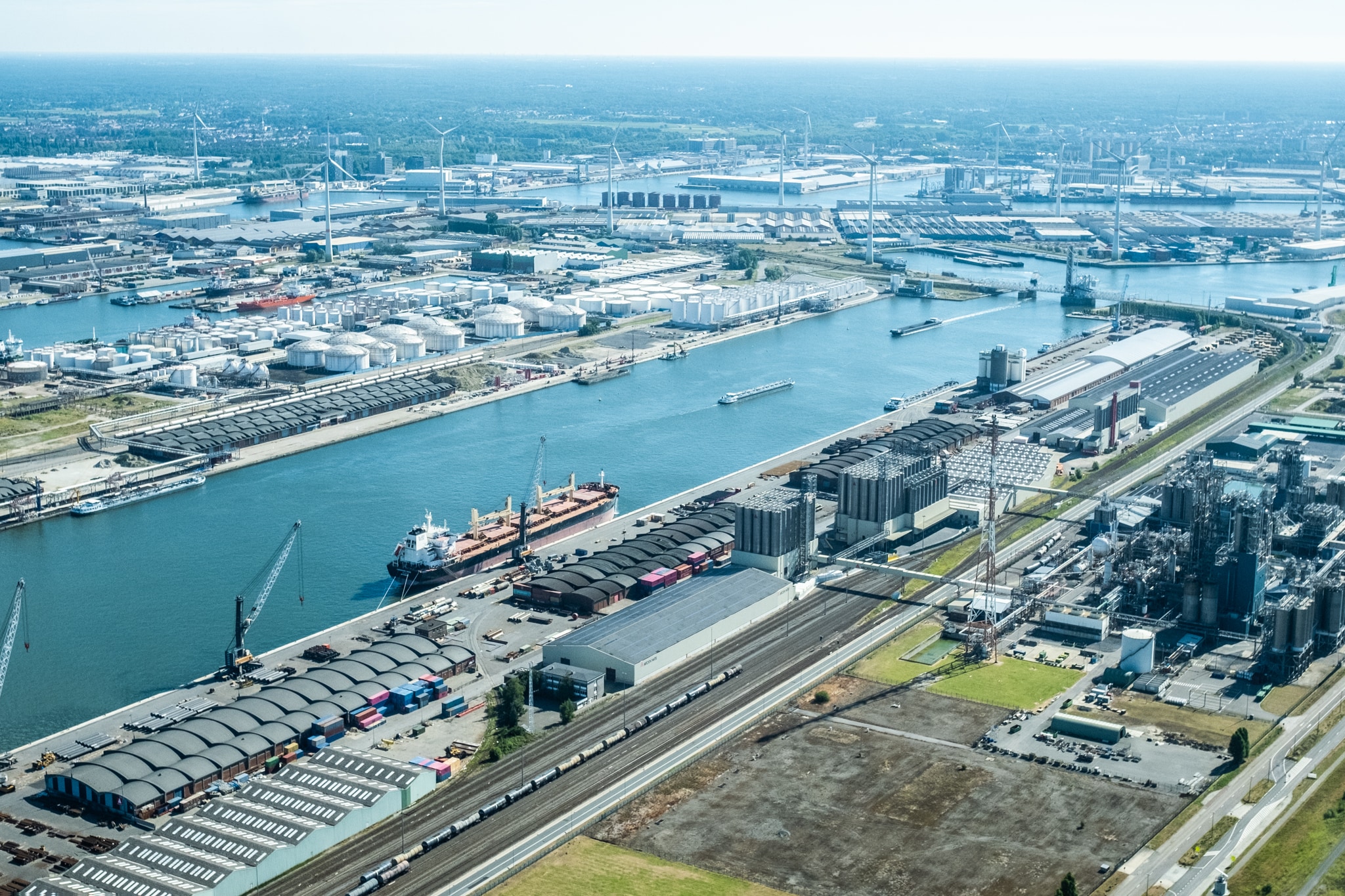 Deens bedrijf plant fossielvrije plasticfabriek in Antwerpse haven ...