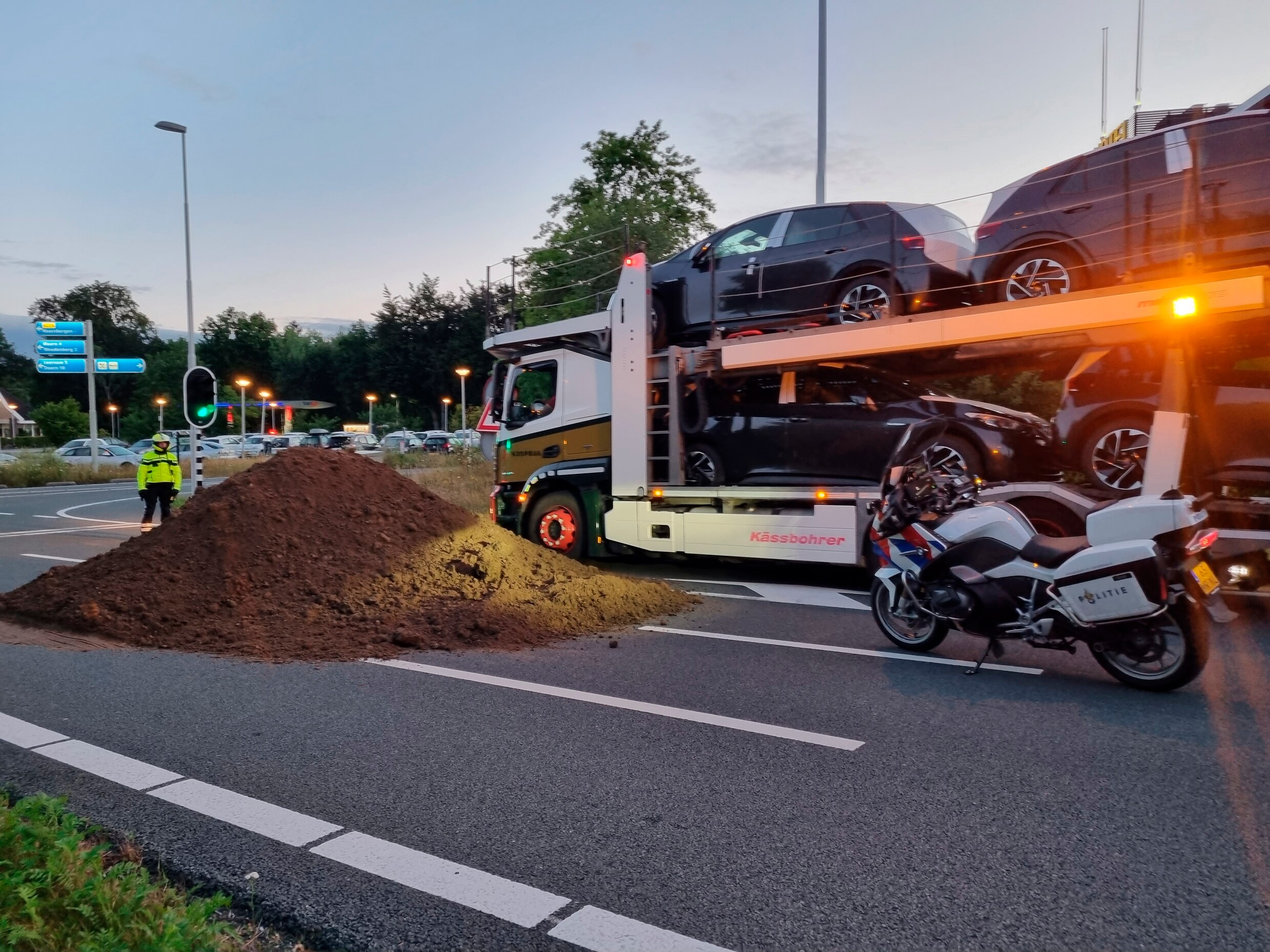 Nederlandse Boeren Voeren Onaangekondigd Actie Bij Snelwegen Files Door Branden Bij Op En