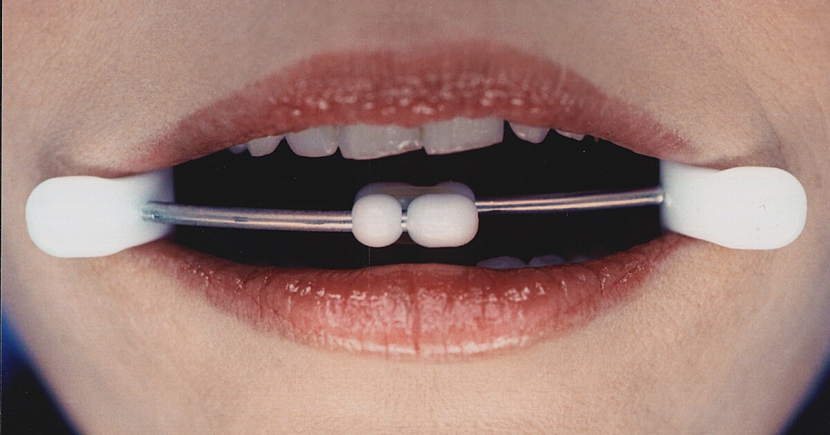 Kunnen we ons gezicht strakker trainen? ‘Ik ben geneigd om te stellen dat gezichtsyoga net méér rimp