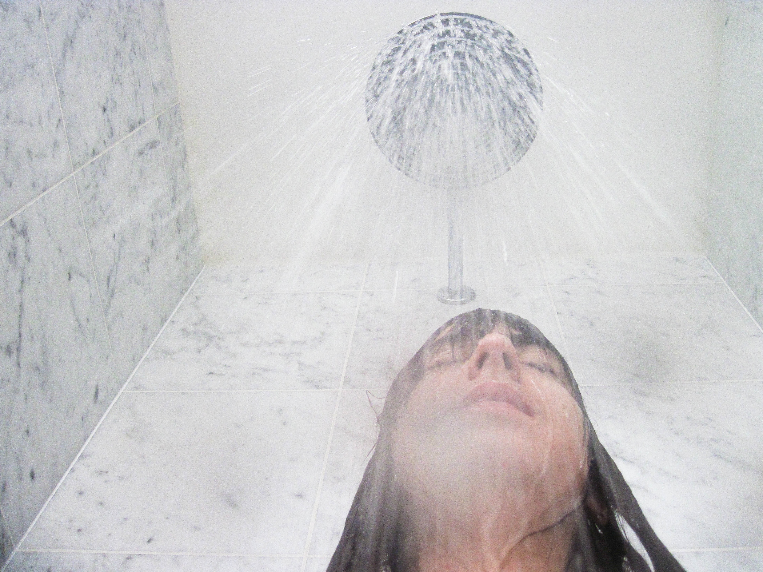 ‘We douchen louter uit gewoonte en om sociale redenen’: dermatoloog over uw dagelijkse douche
