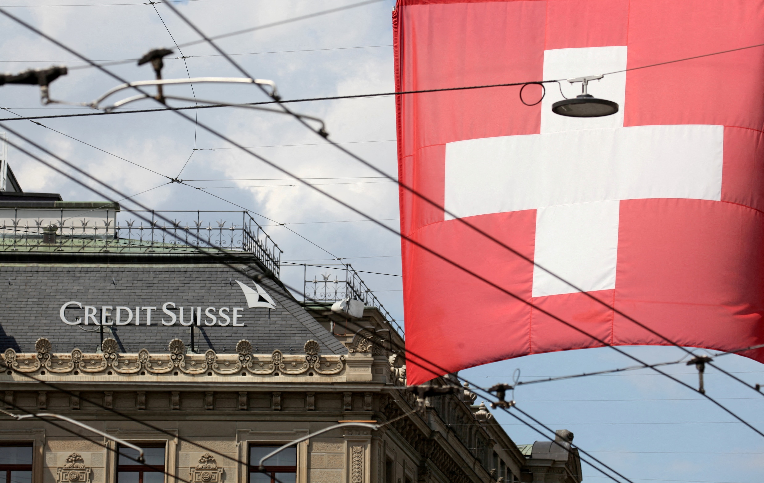 Credit Suisse in zwaar weer: aandeel zakt tot historisch dieptepunt. Moeten we ons zorgen maken?