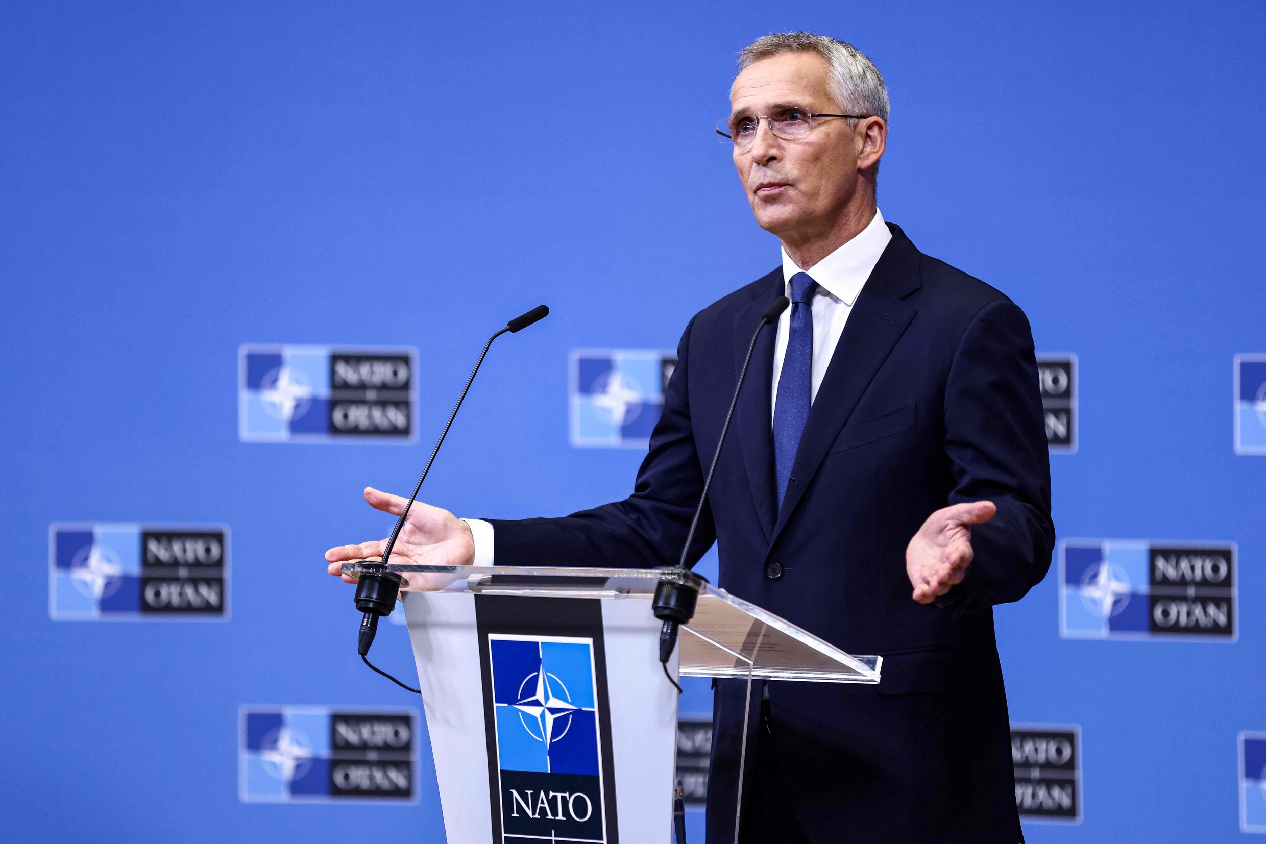 Oekraïne vraagt officieel NAVO-lidmaatschap aan, NAVO blijft op de ...