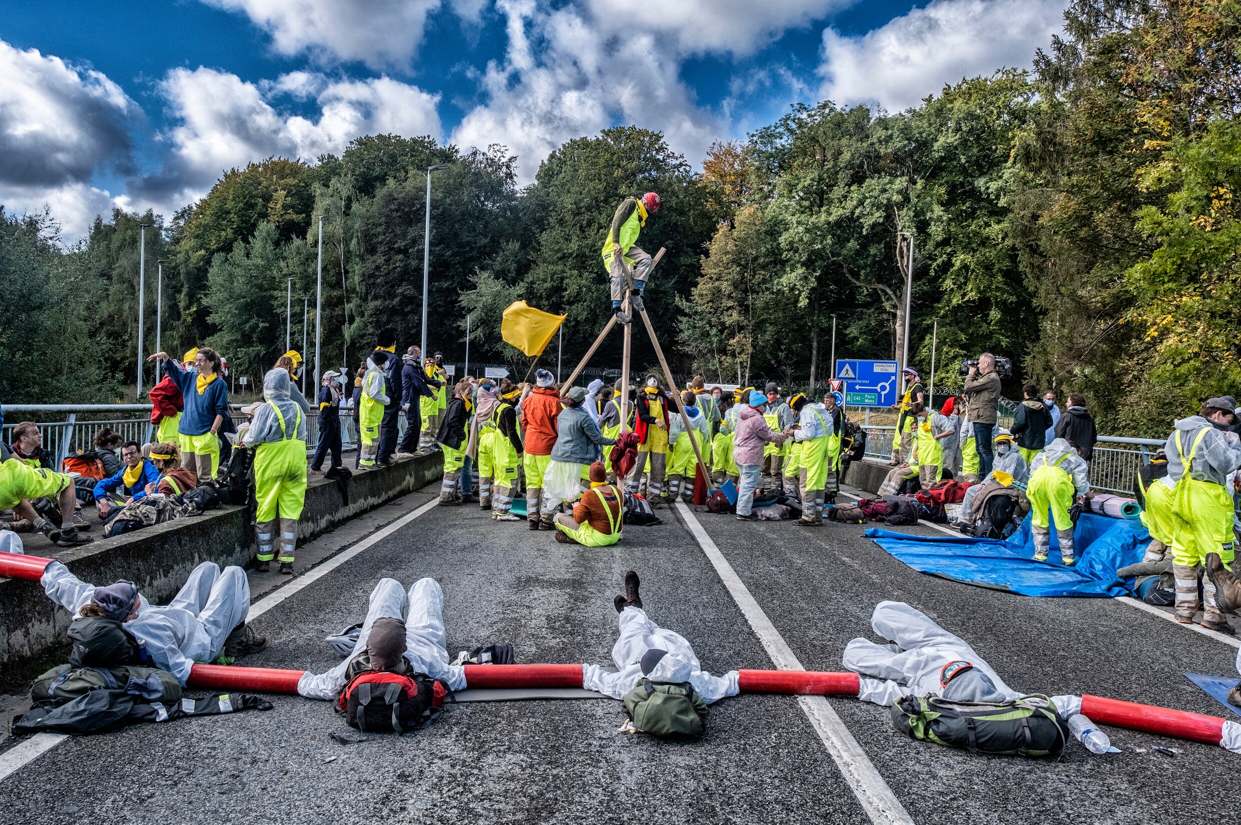 Actiegroep ‘Code Rood’ blokkeert site TotalEnergies: ‘Kwaad om de hoge ...